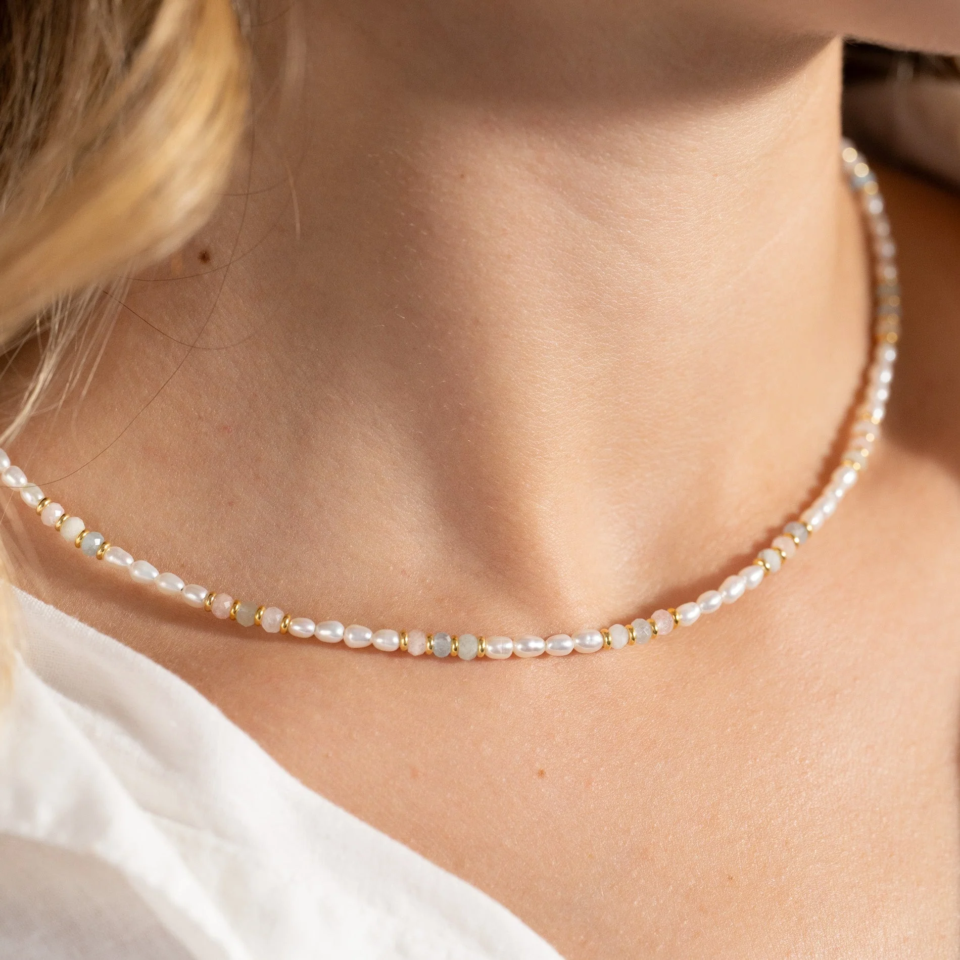 DORA MORGANITE PEARL GOLDEN NECKLACE - Image 2