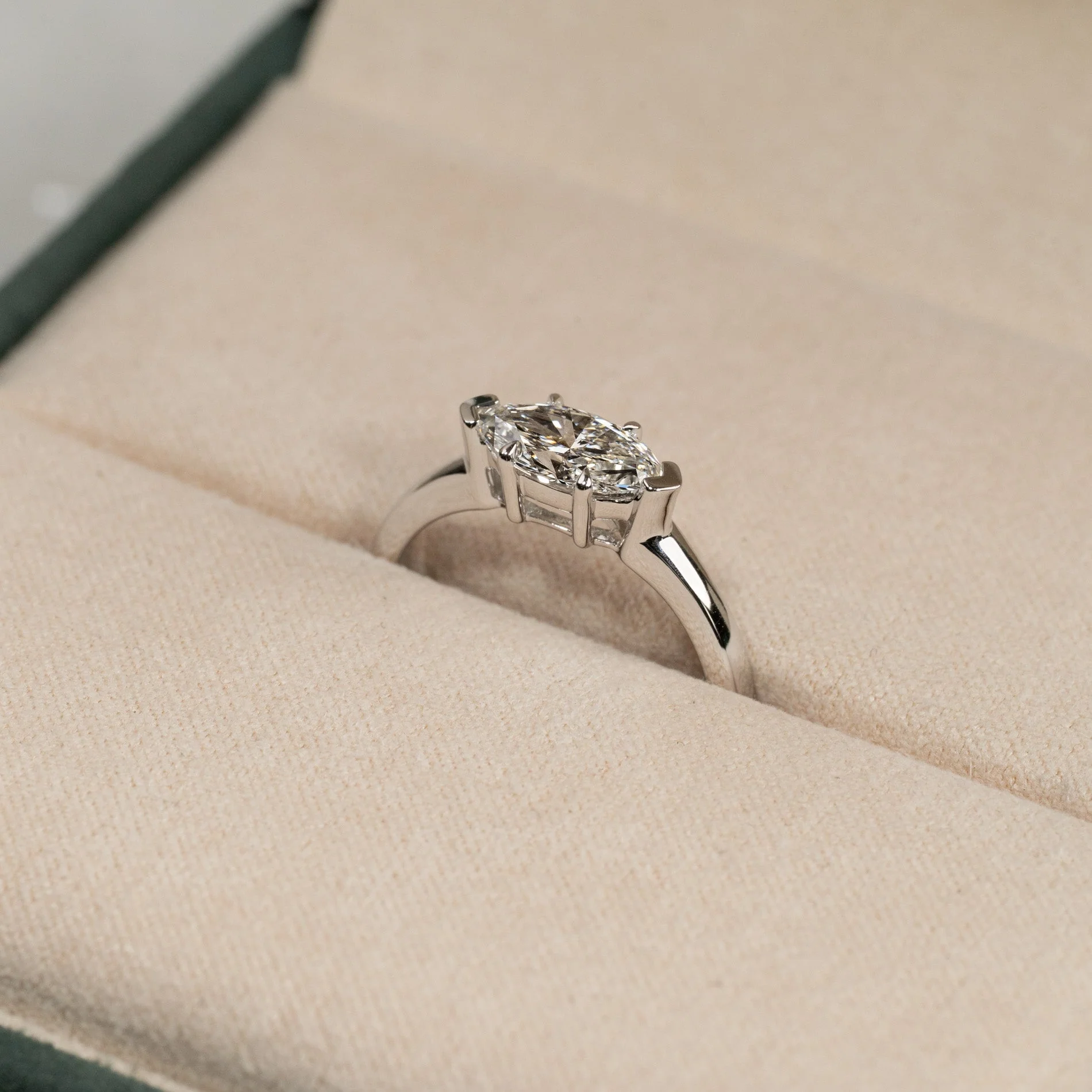 EAST TO WEST MARQUISE-CUT SOLITAIRE LAB-DIAMOND RING - 1.0ct - WG - Image 3