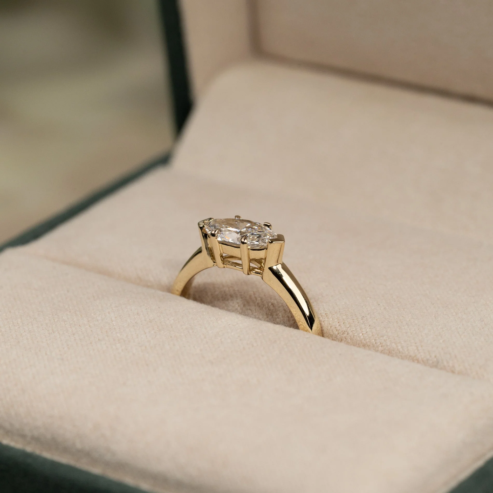 EAST TO WEST MARQUISE-CUT SOLITAIRE LAB-DIAMOND RING - 1.0ct - YG - Image 7