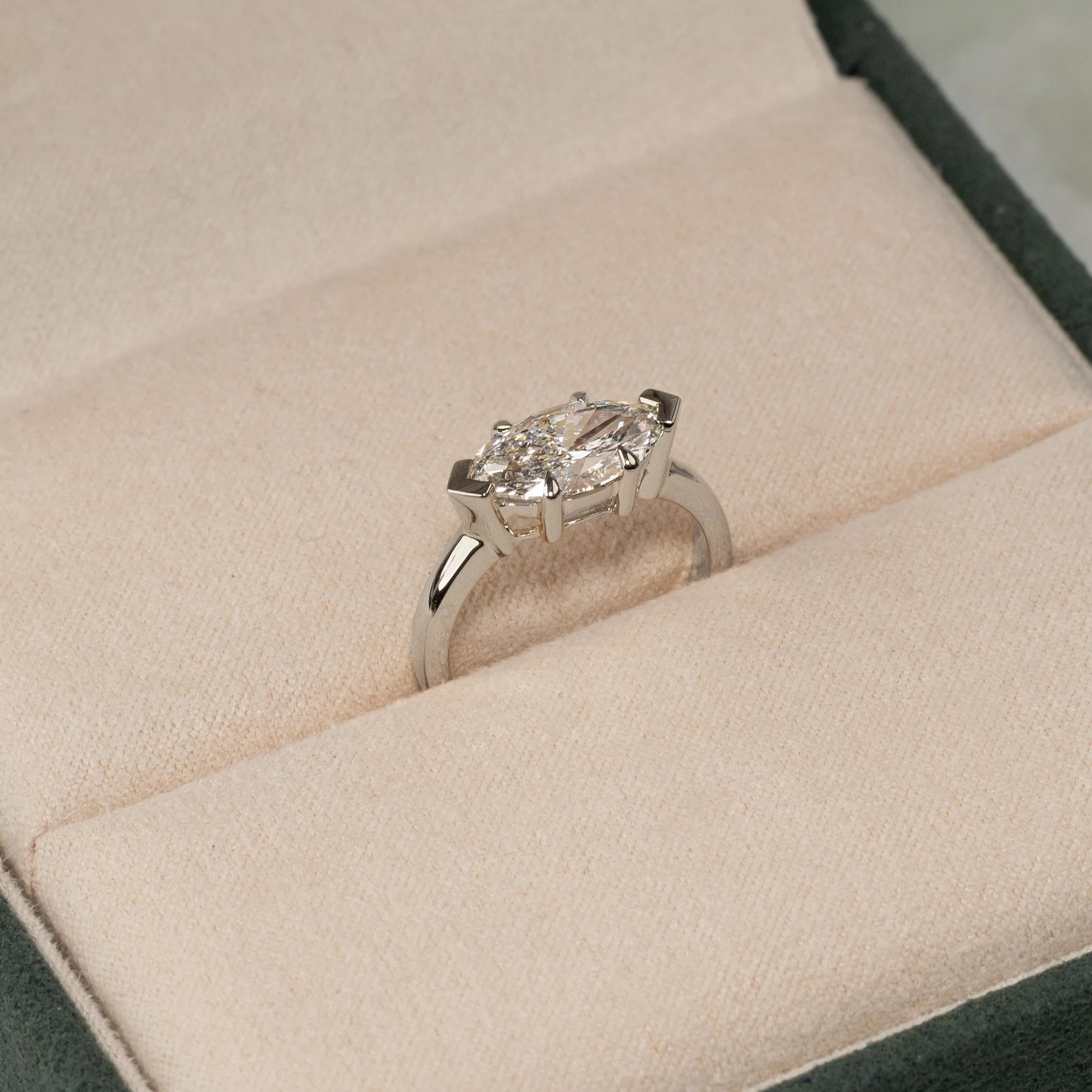 EAST TO WEST MARQUISE-CUT SOLITAIRE LAB-DIAMOND RING - 2.0ct - WG - Image 3