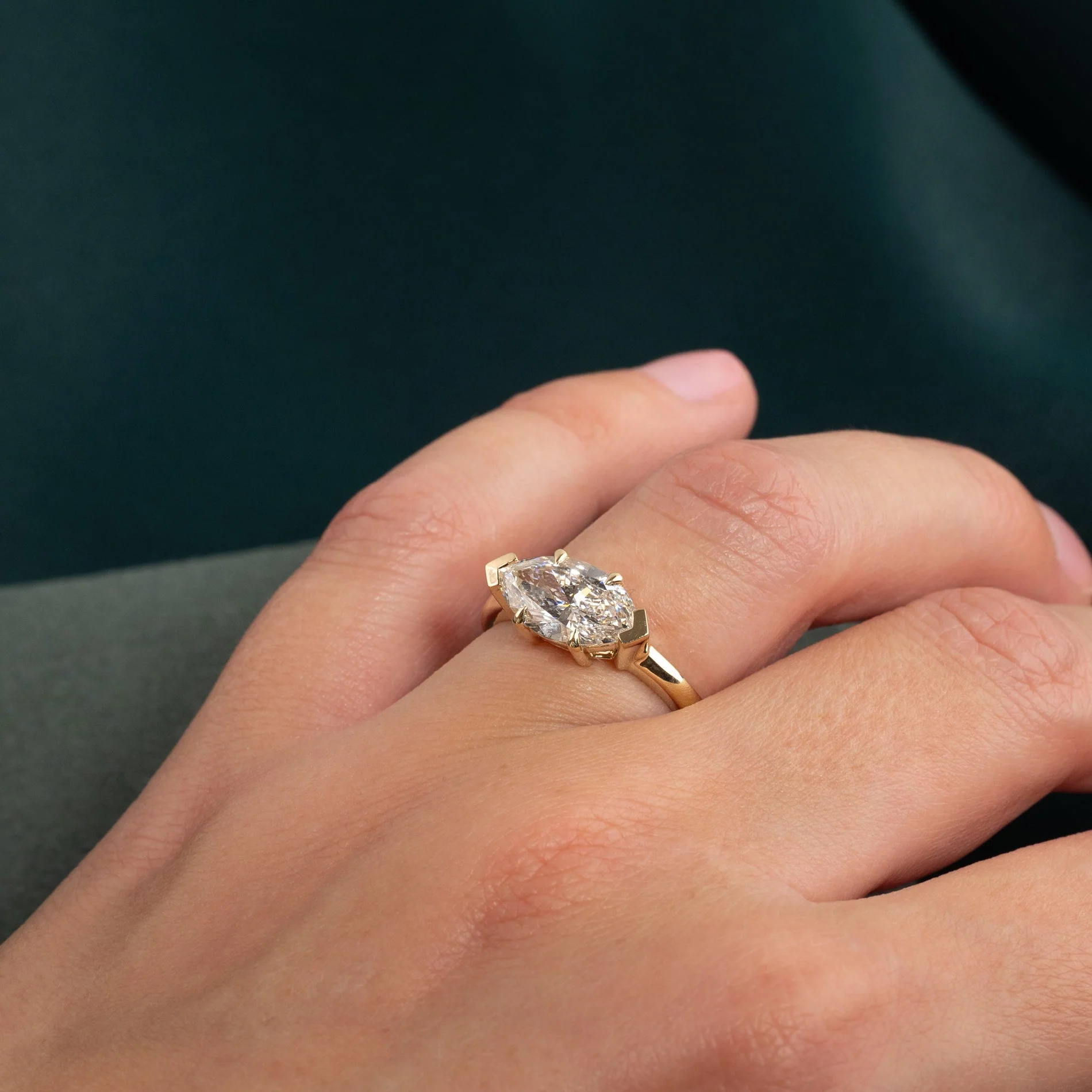 EAST TO WEST MARQUISE-CUT SOLITAIRE LAB-DIAMOND RING - 2.0ct - YG - Image 2