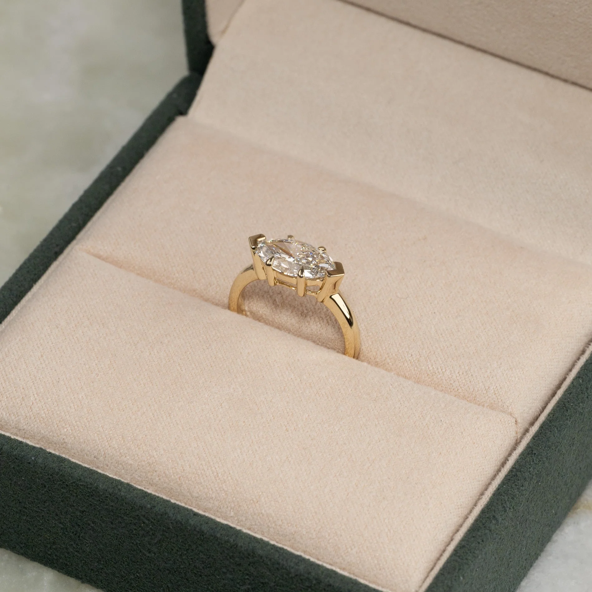 EAST TO WEST MARQUISE-CUT SOLITAIRE LAB-DIAMOND RING - 2.0ct - YG - Image 8
