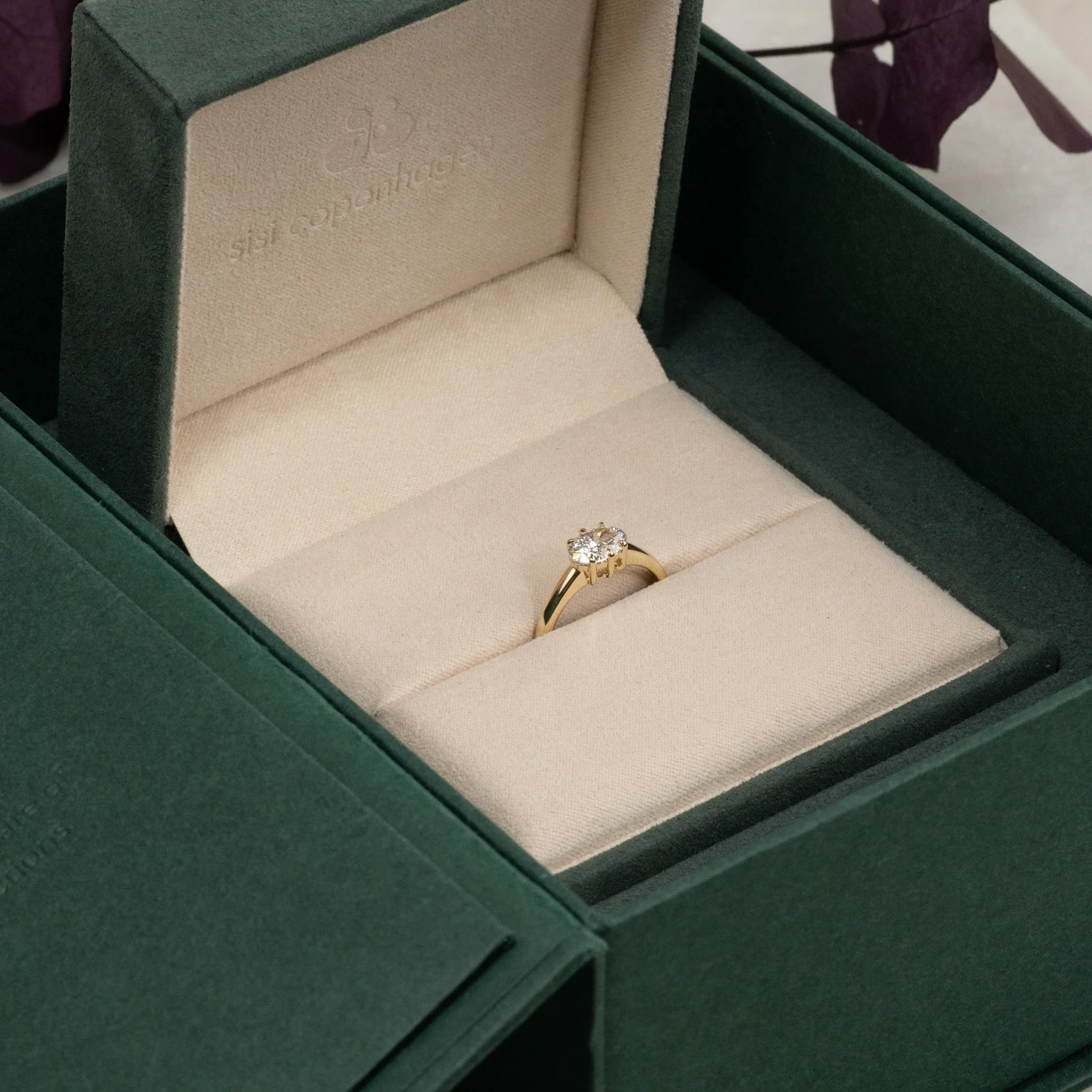 EAST TO WEST OVAL-CUT SOLITAIRE LAB-DIAMOND RING - 1.0ct - YG - Image 10