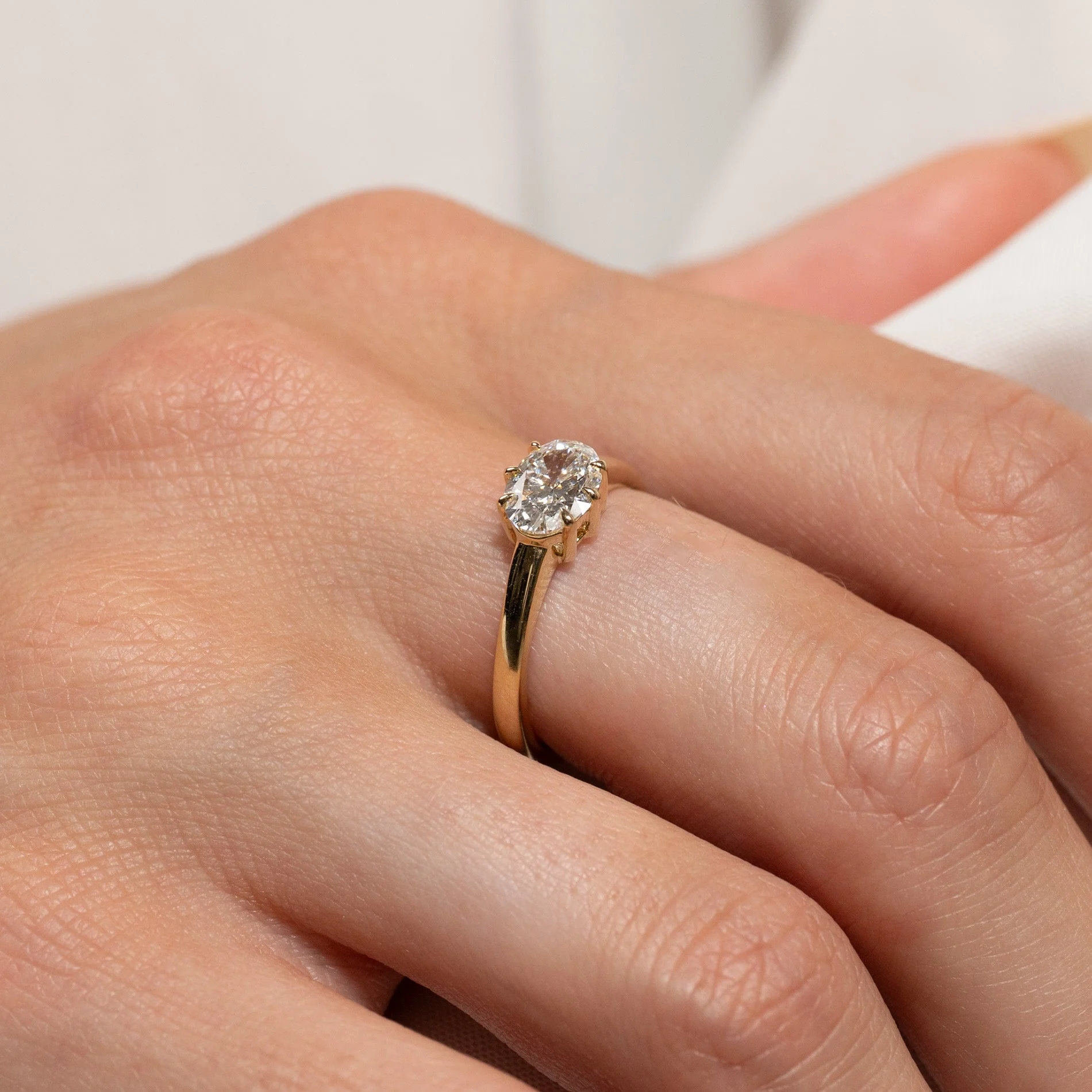EAST TO WEST OVAL-CUT SOLITAIRE LAB-DIAMOND RING - 1.0ct - YG - Image 8