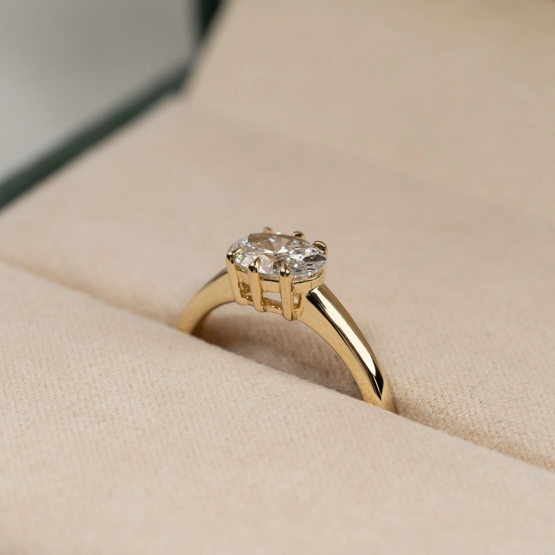 EAST TO WEST OVAL-CUT SOLITAIRE LAB-DIAMOND RING - 1.0ct - YG - Image 9