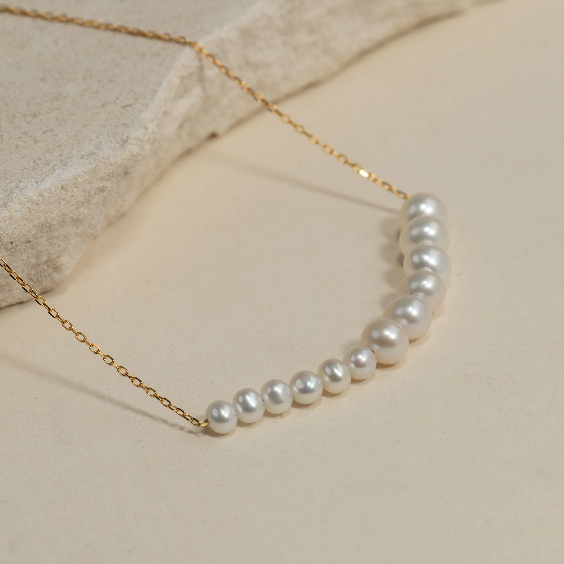 ELARA PEARL GOLDEN NECKLACE - Image 3