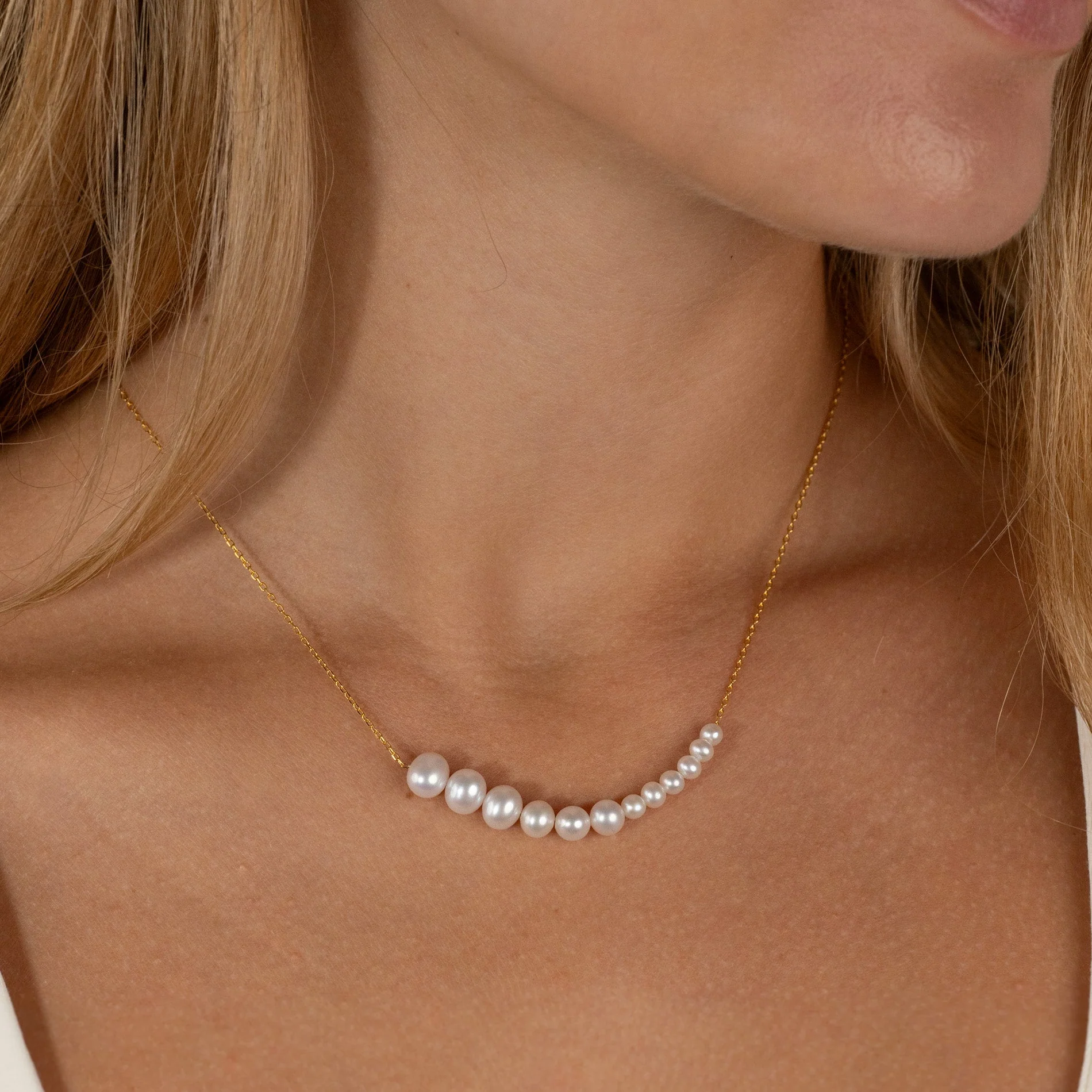 ELARA PEARL GOLDEN NECKLACE - Image 4