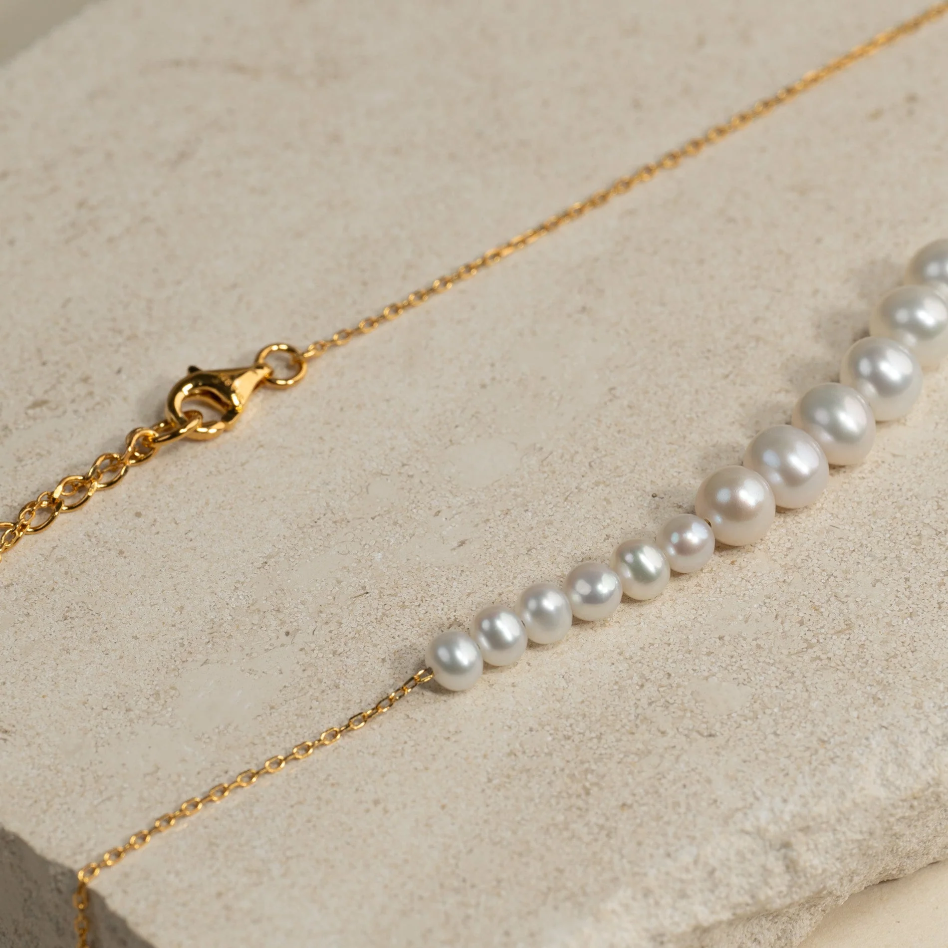 ELARA PEARL GOLDEN NECKLACE - Image 5