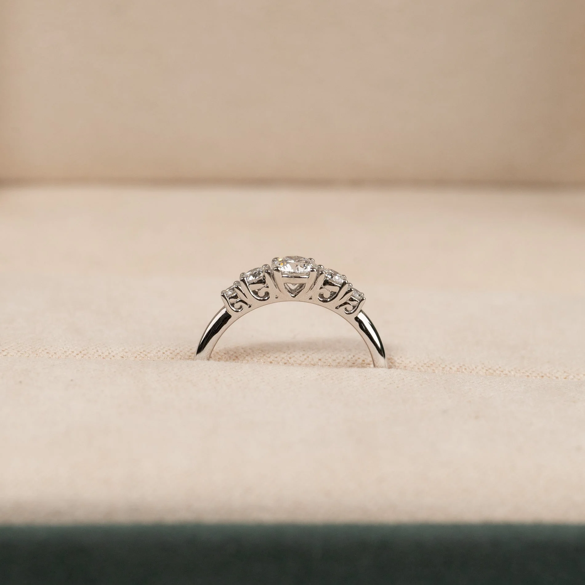 FIVE-STONE TRELLIS LAB-DIAMOND RING - 0.5ct - WG - Image 10