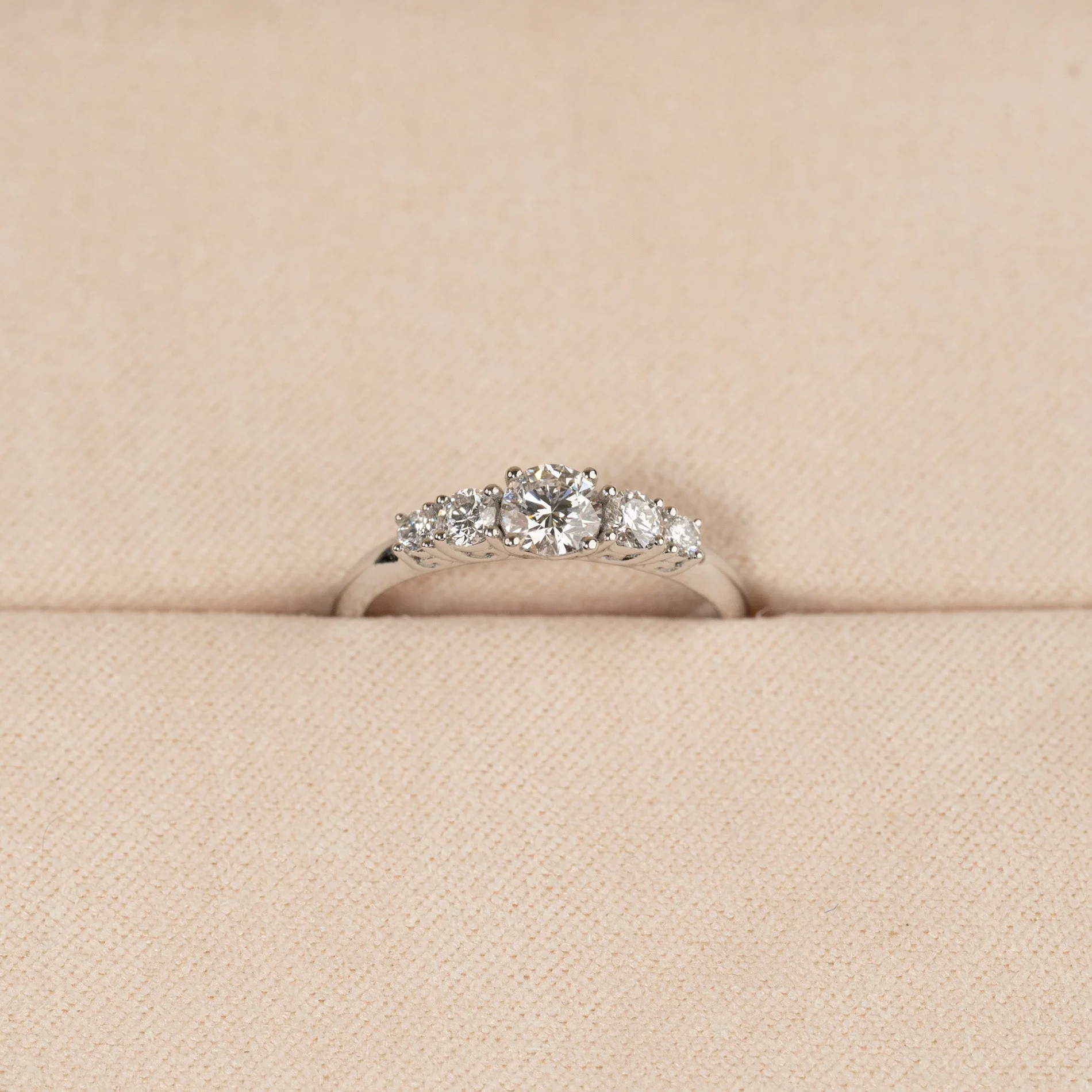 FIVE-STONE TRELLIS LAB-DIAMOND RING - 0.5ct - WG - Image 3