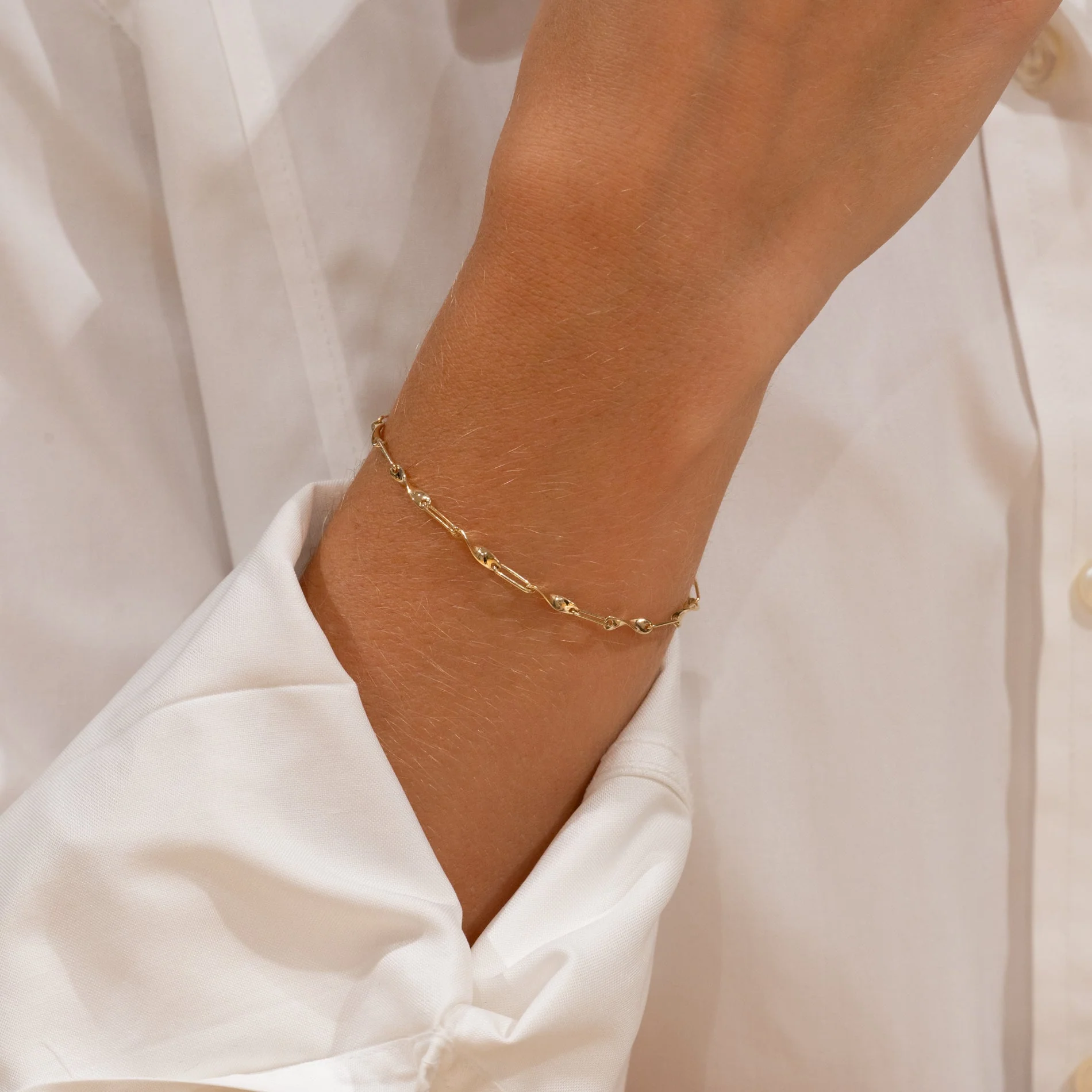 ELENA SOLID GOLD BRACELET - Image 4