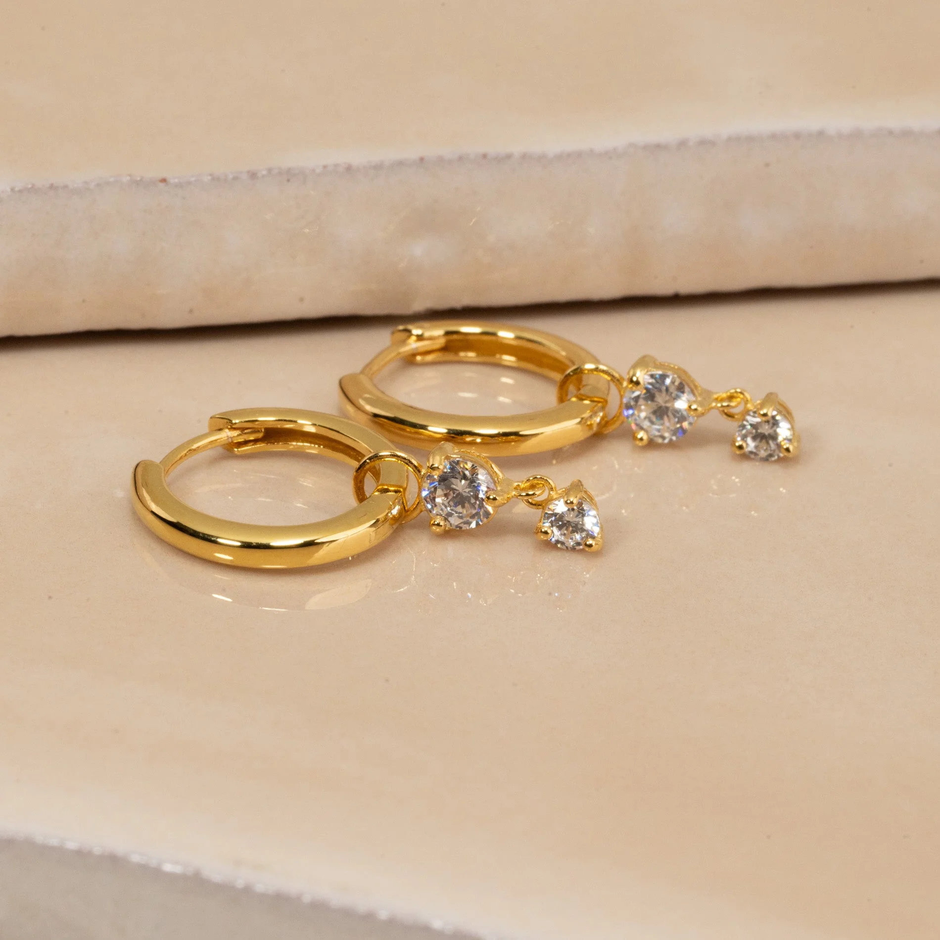 ELENOR CRYSTAL GOLDEN EARRING - Image 3