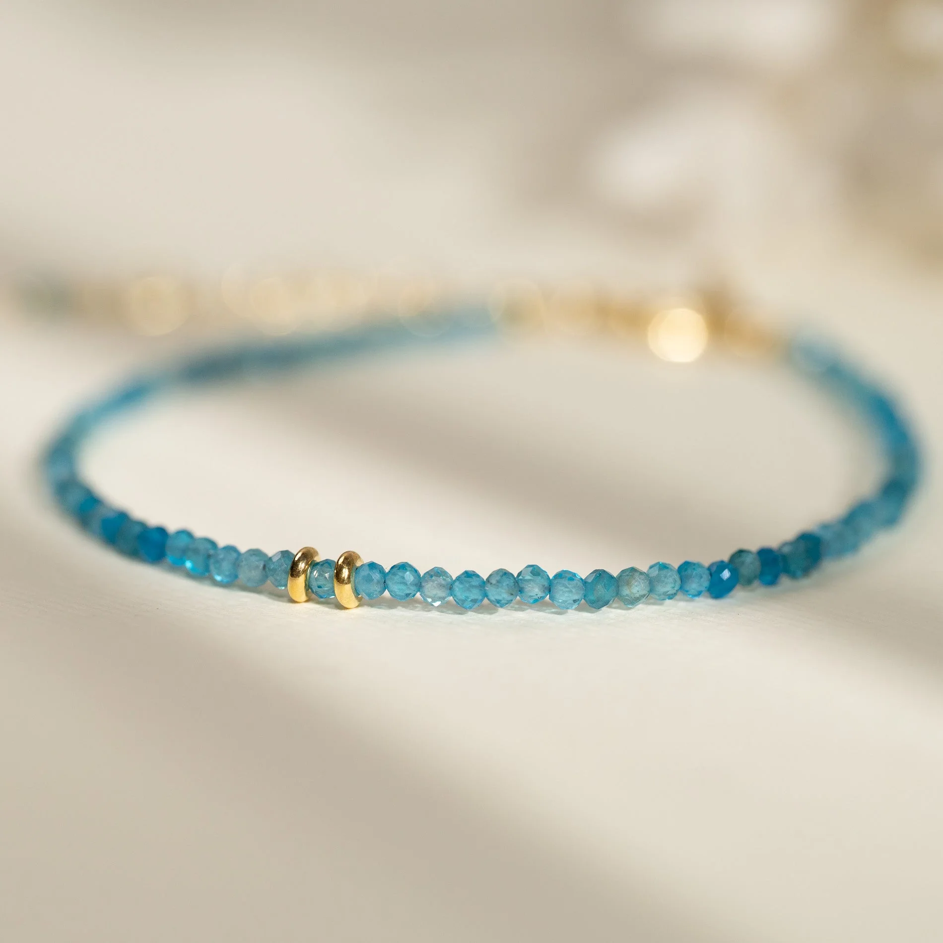 ELIANA BLUE APATITE GOLDEN BRACELET - Image 3