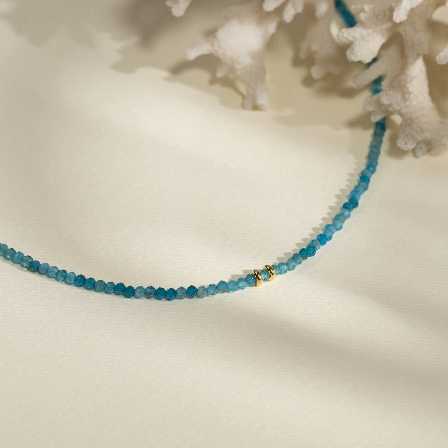 ELIANA BLUE APATITE GOLDEN NECKLACE - Image 2