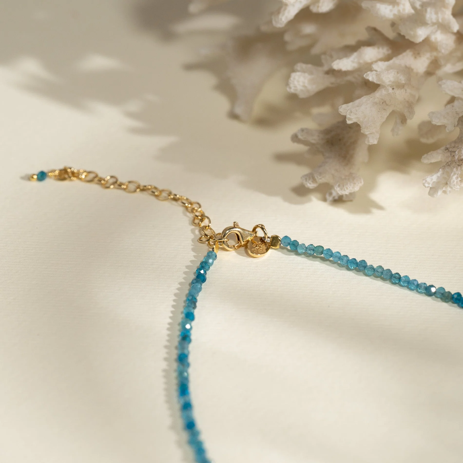 ELIANA BLUE APATITE GOLDEN NECKLACE - Image 3