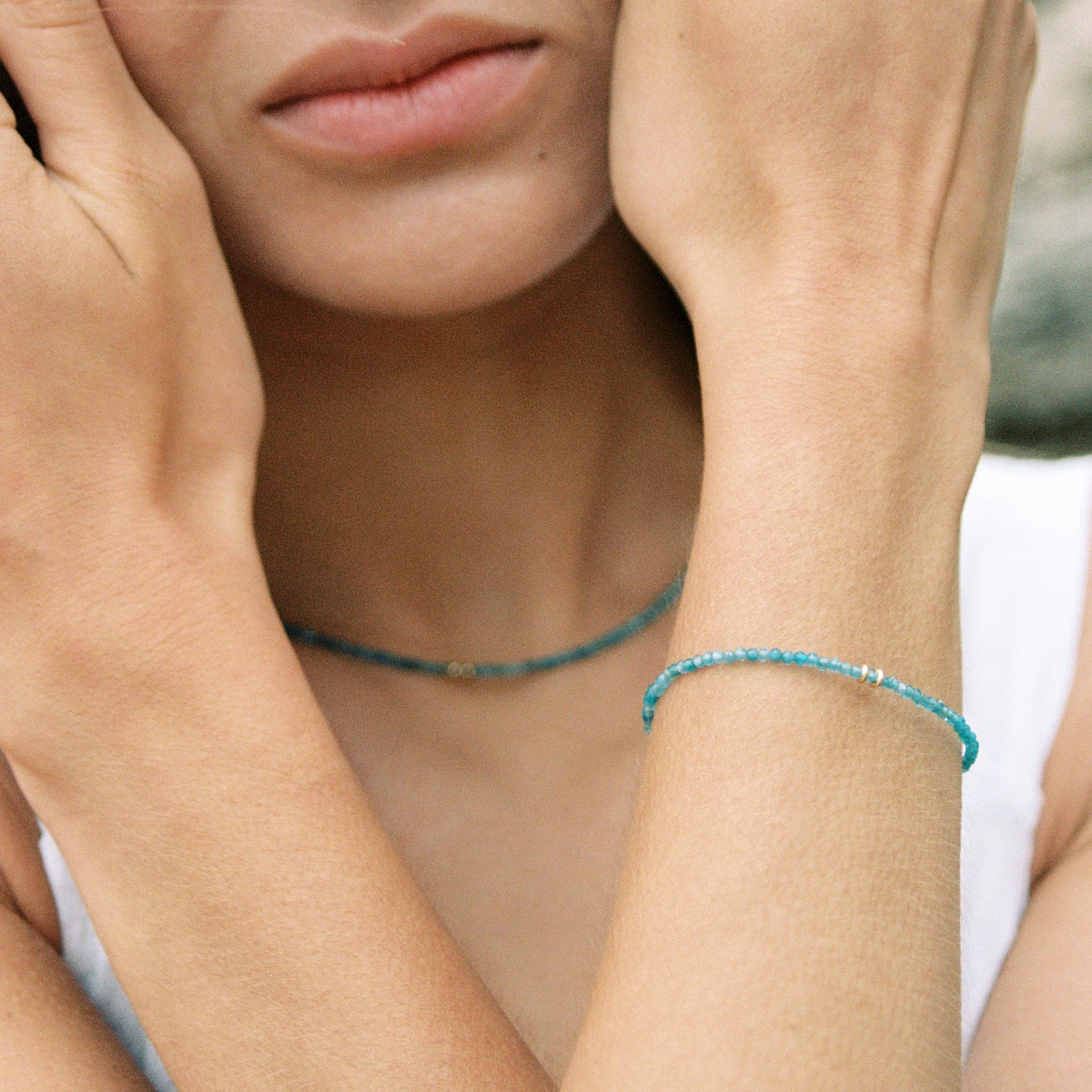 ELIANA BLUE APATITE GOLDEN NECKLACE - Image 4
