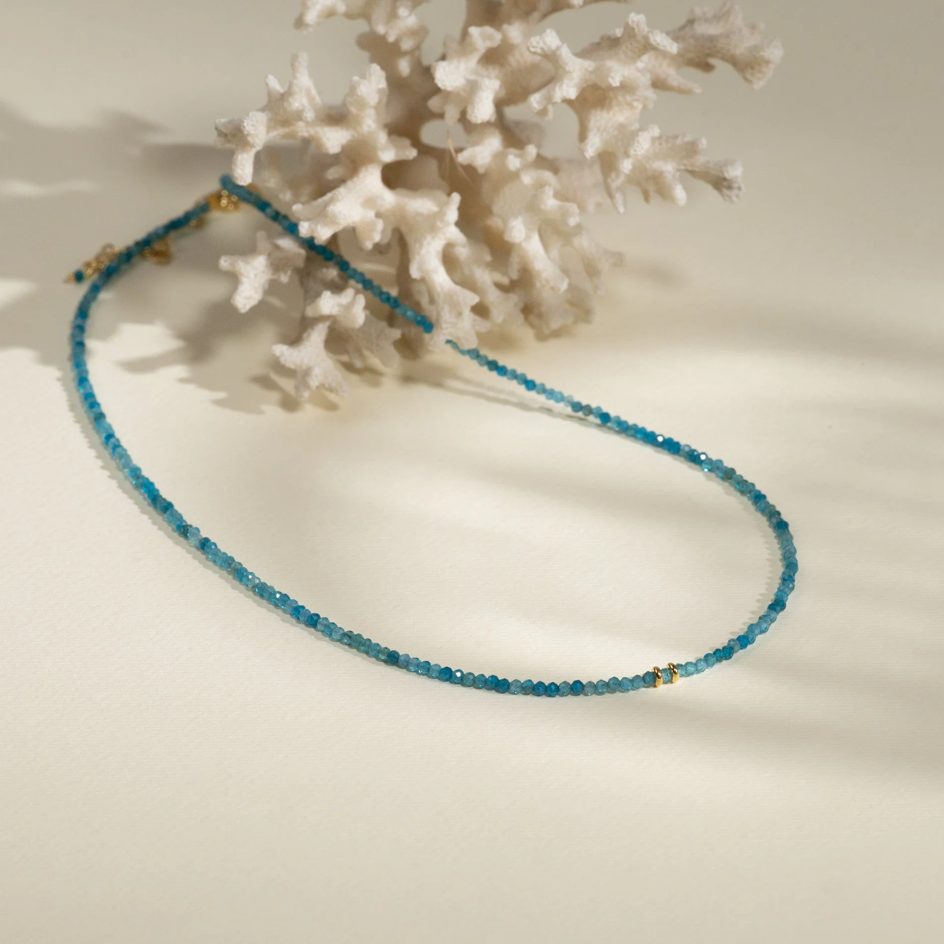 ELIANA BLUE APATITE GOLDEN NECKLACE - Image 5