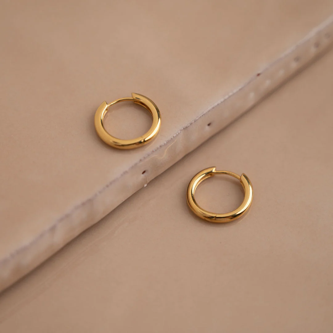 ELINA SMALL GOLDEN CREOL EARRING - Image 2