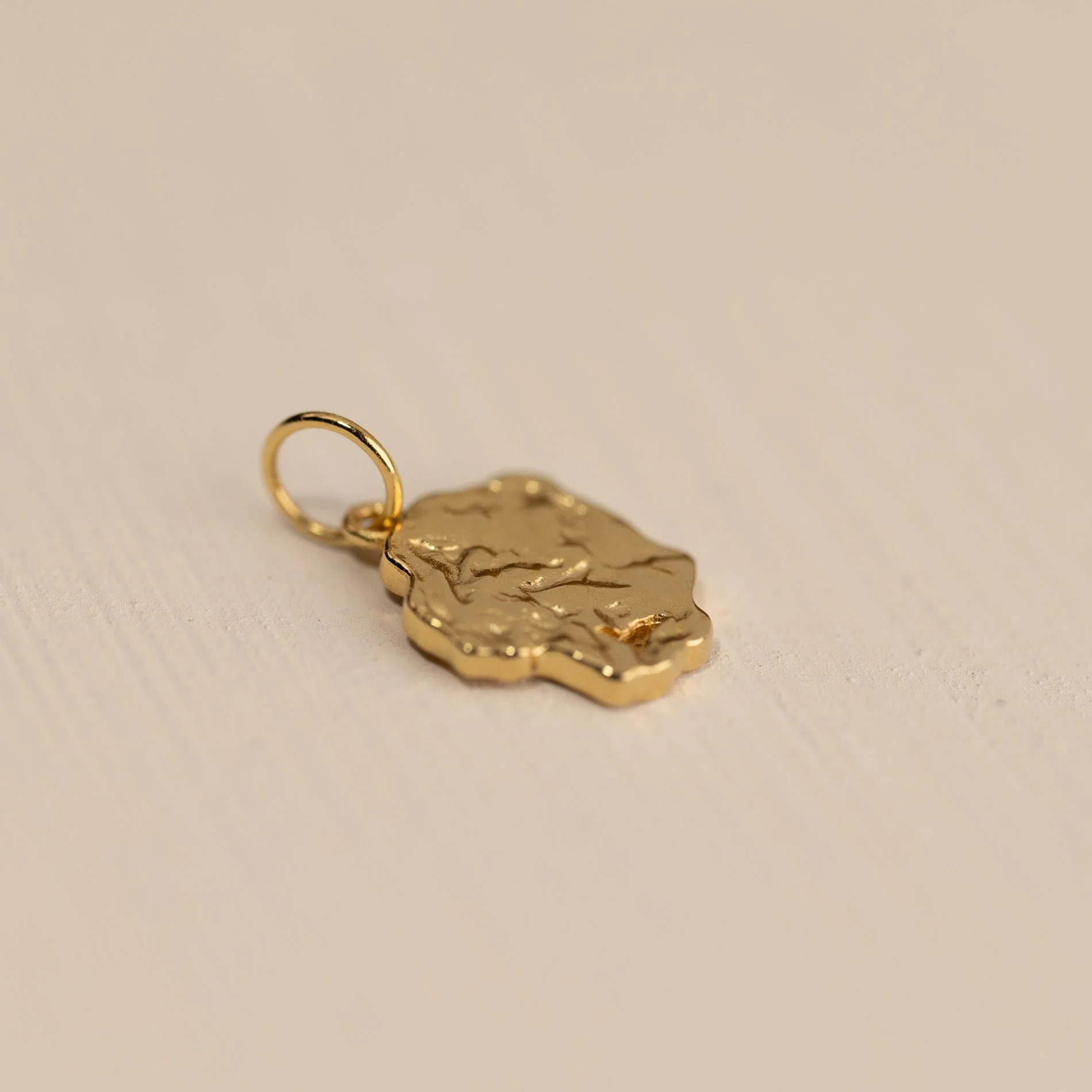 ELLA GOLDEN PENDANT