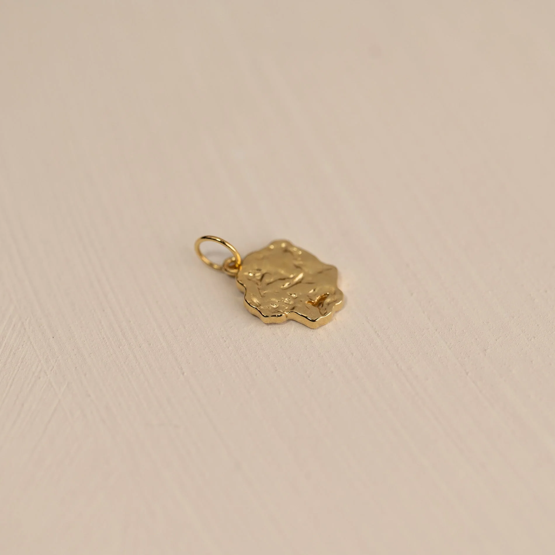 ELLA GOLDEN PENDANT - Image 2