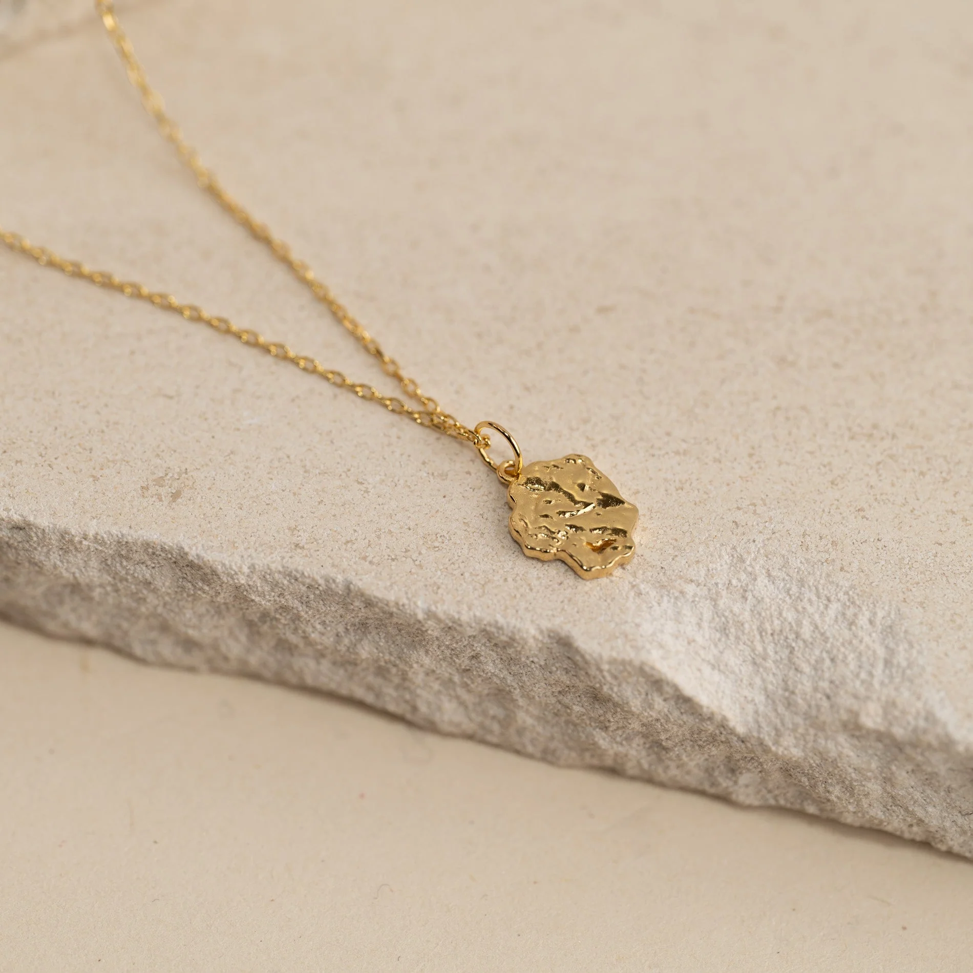 ELLA GOLDEN PENDANT - Image 4