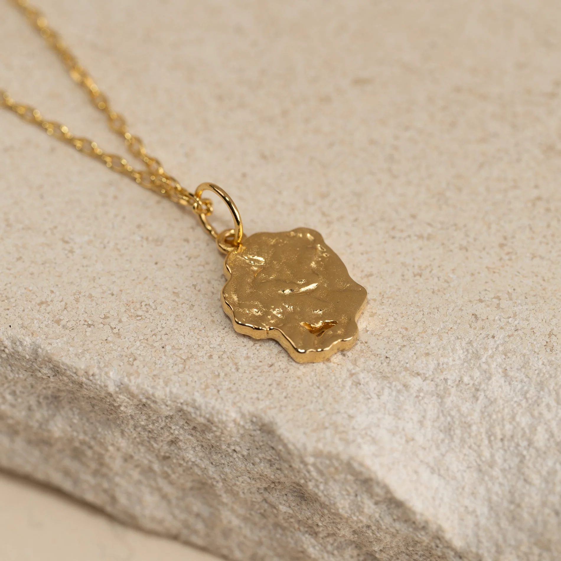 ELLA GOLDEN PENDANT - Image 6