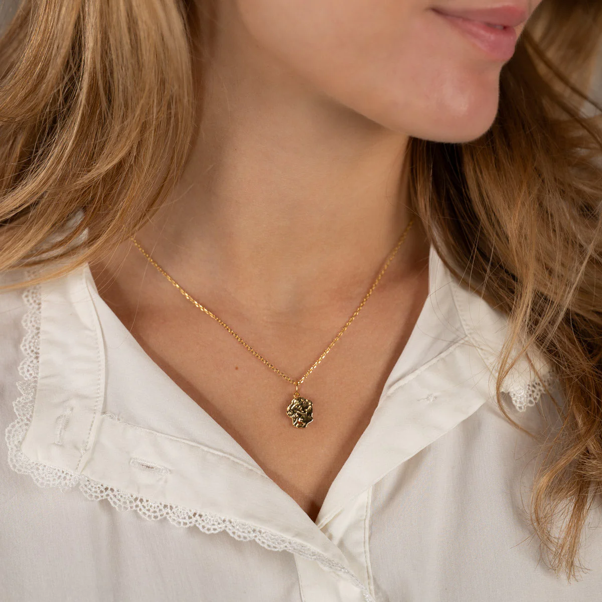 ELLA GOLDEN PENDANT - Image 7