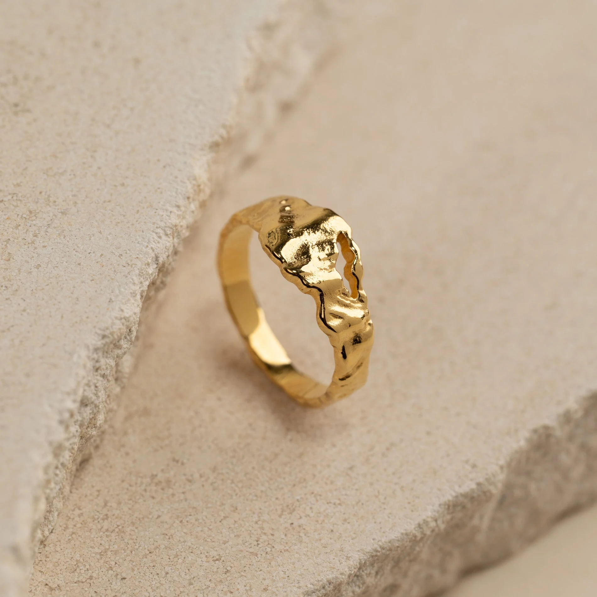 ELLA GOLDEN RING