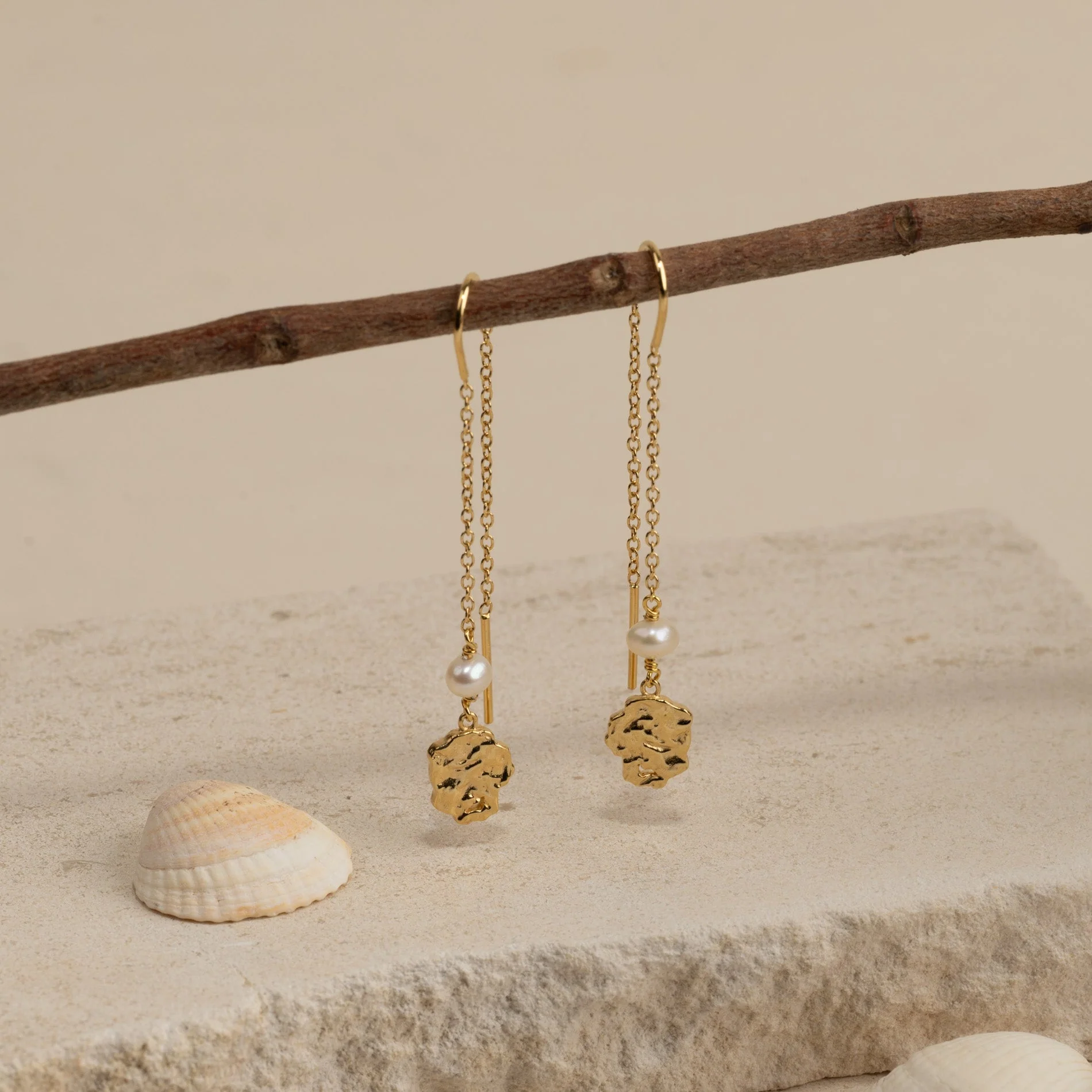 ELLA PEARL GOLDEN DROP EARRING - Image 2