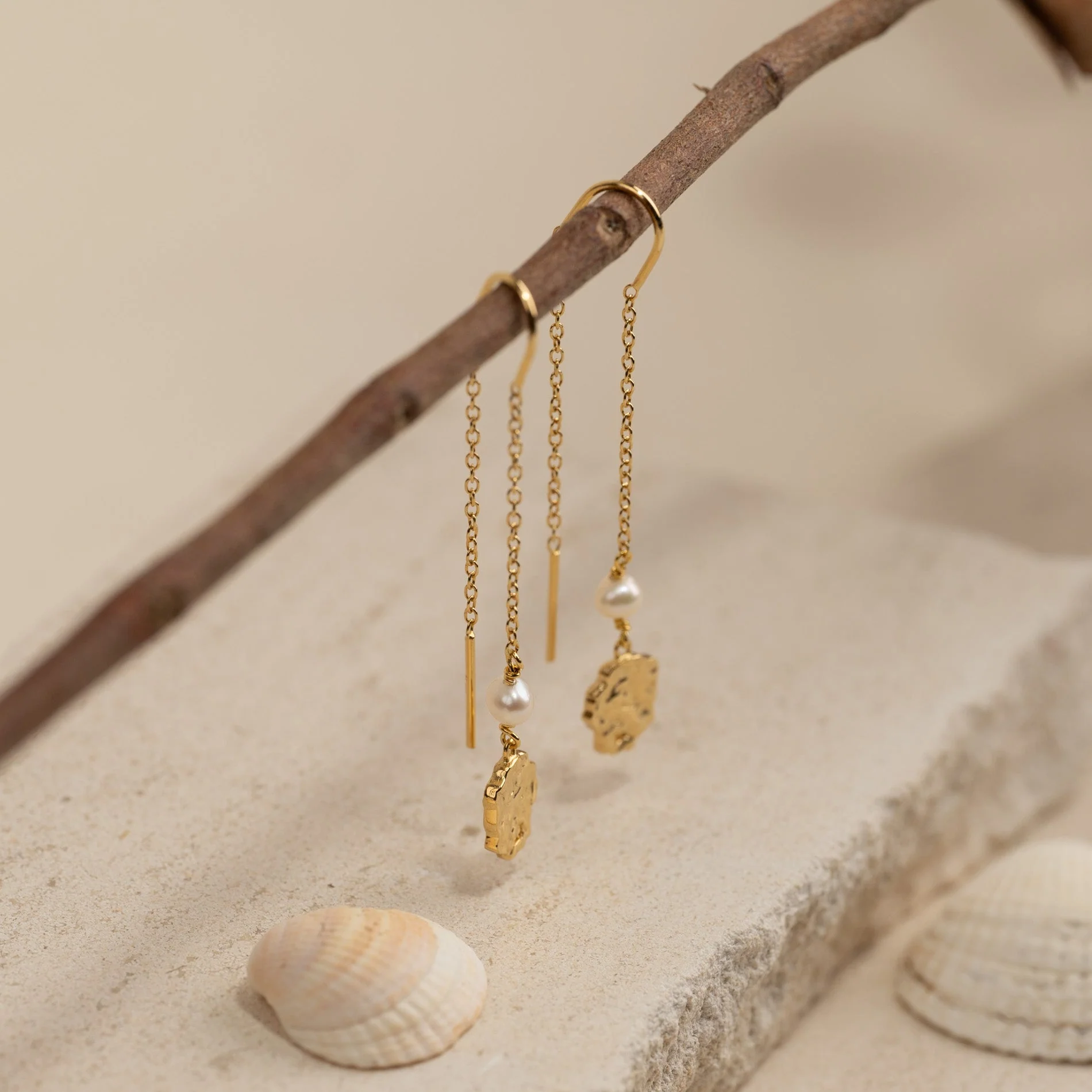 ELLA PEARL GOLDEN DROP EARRING - Image 6