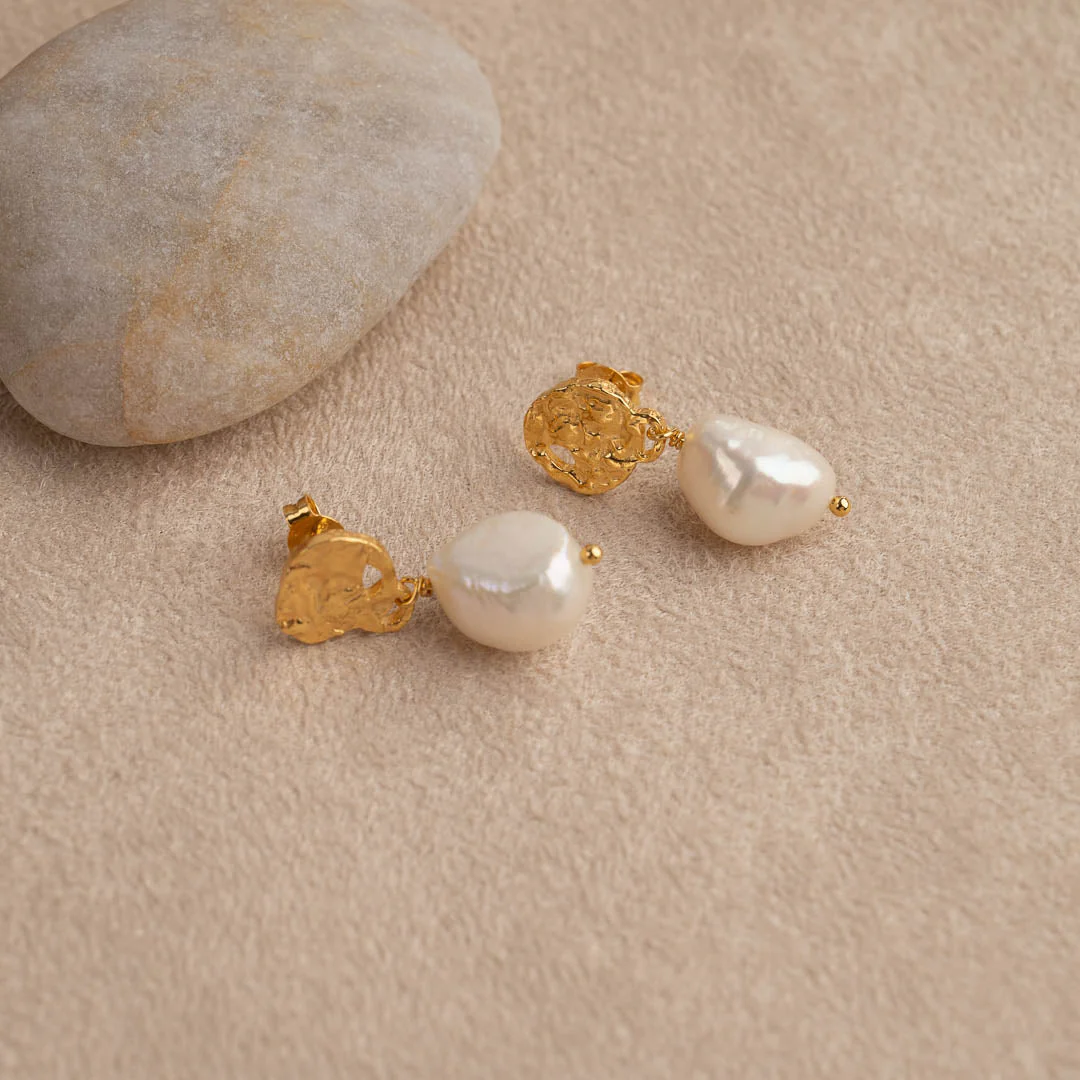 ELLA PEARL GOLDEN EARRING - Image 5