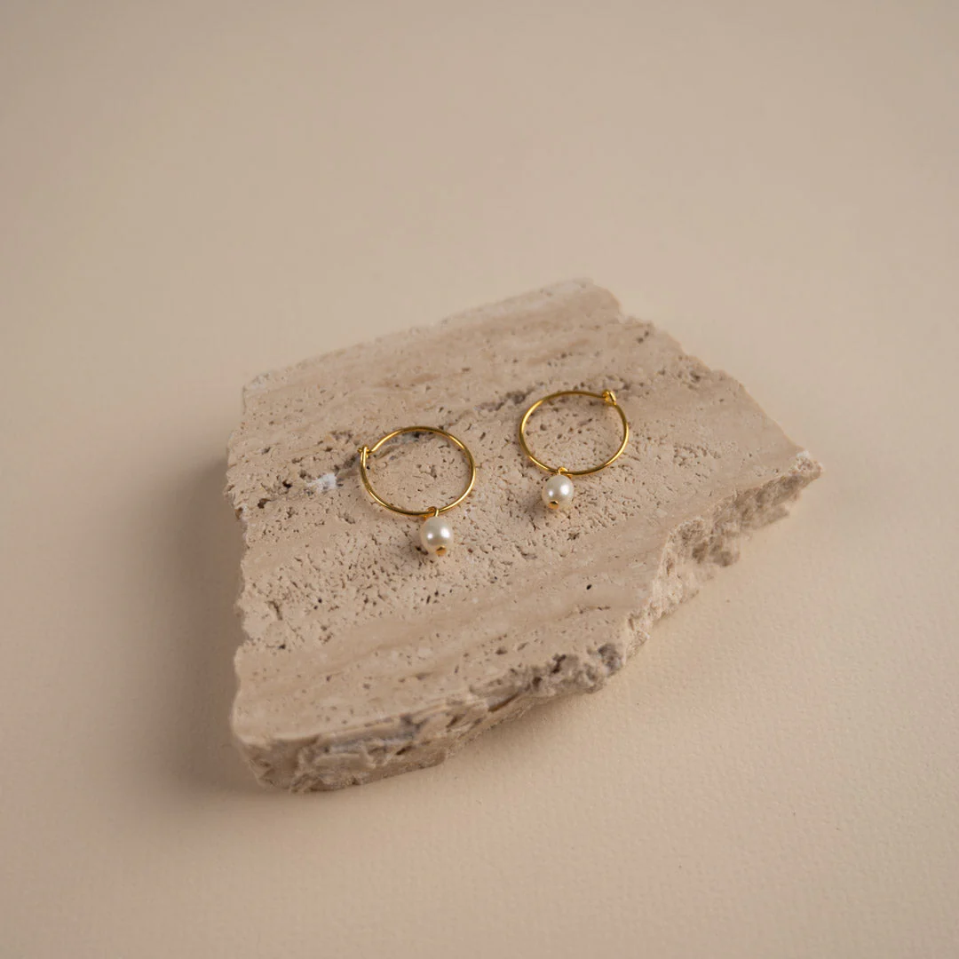 ELLIE WHITE PEARL GOLDEN CREOL EARRING - Image 6