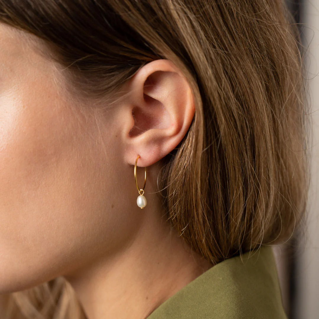 ELLIE WHITE PEARL GOLDEN CREOL EARRING - Image 7