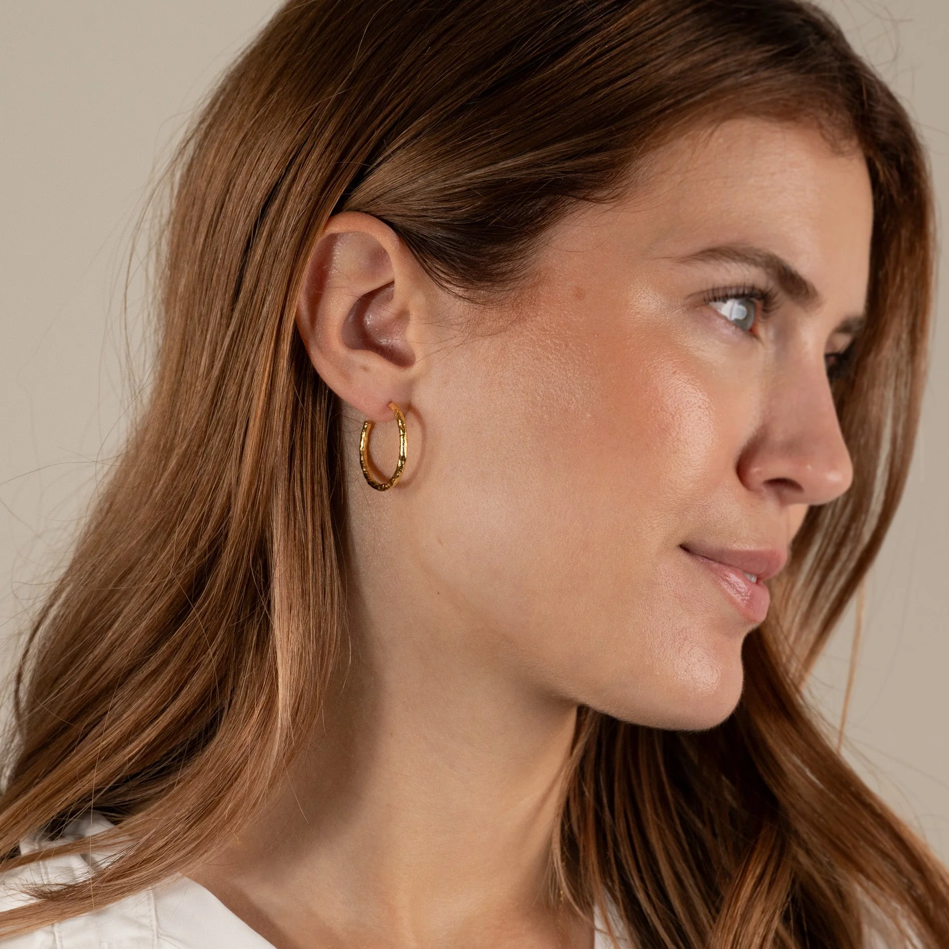 ELMA LARGE GOLDEN CREOL EARRING - Image 6