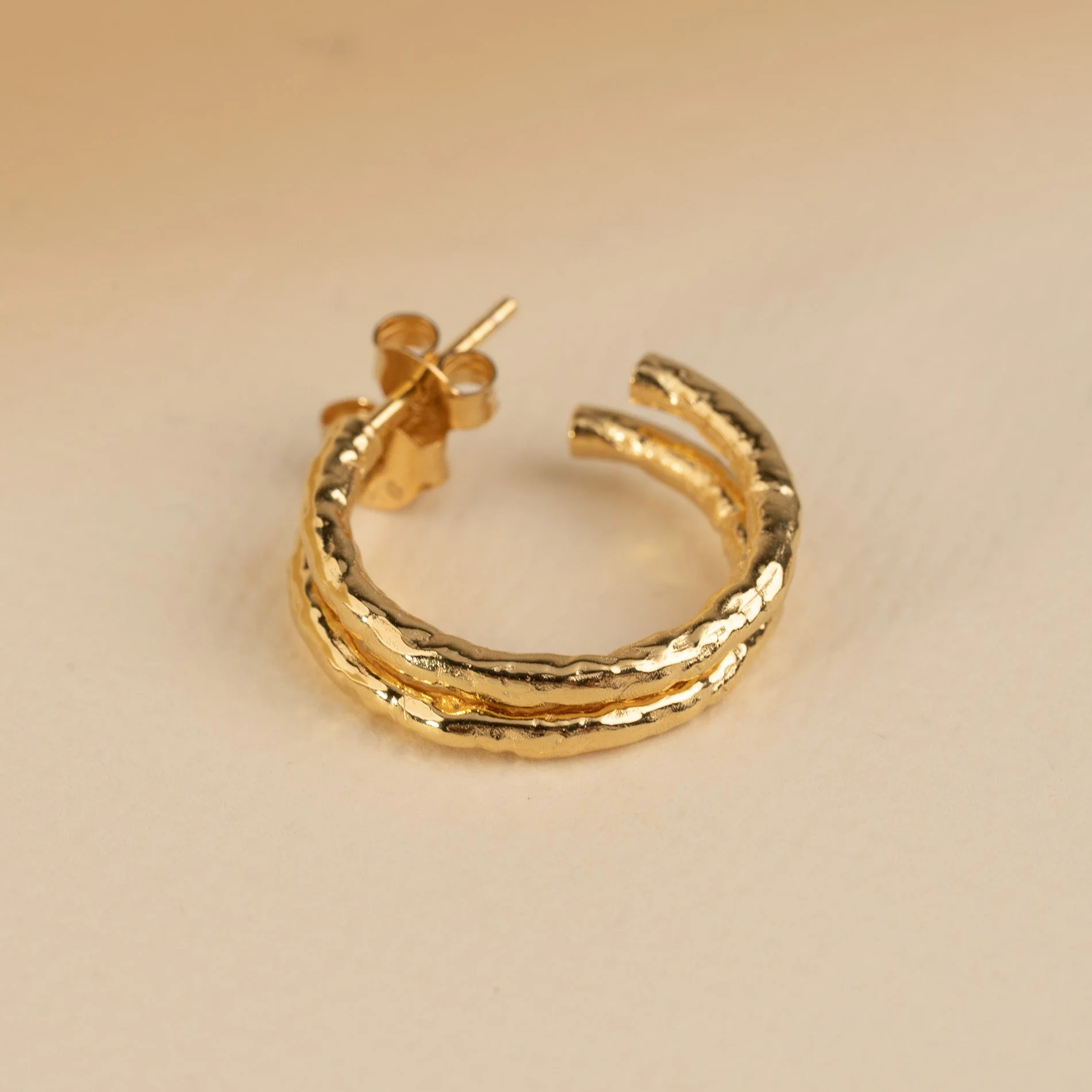 ELMA MEDIUM GOLDEN CREOL EARRING - Image 5