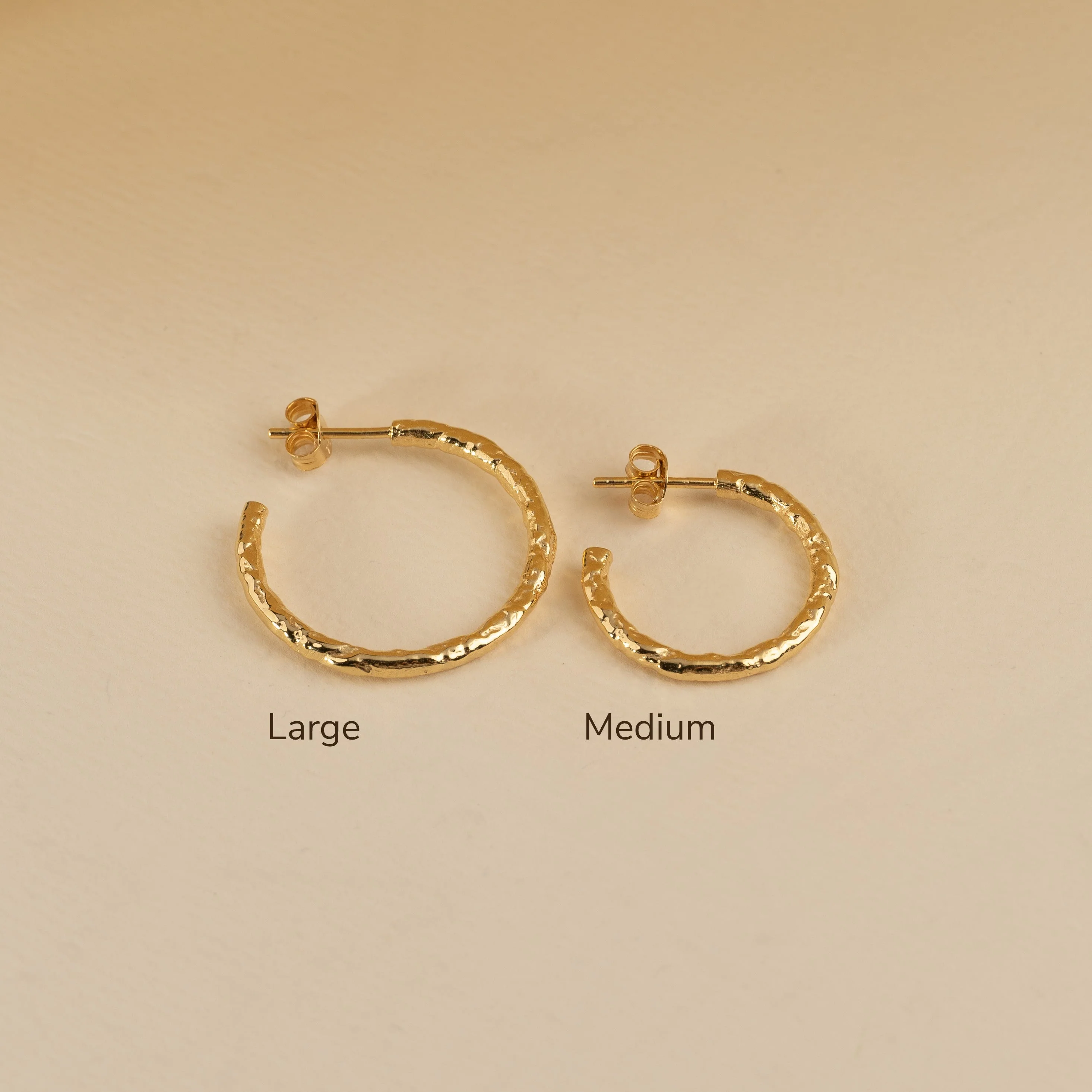 ELMA MEDIUM GOLDEN CREOL EARRING - Image 9