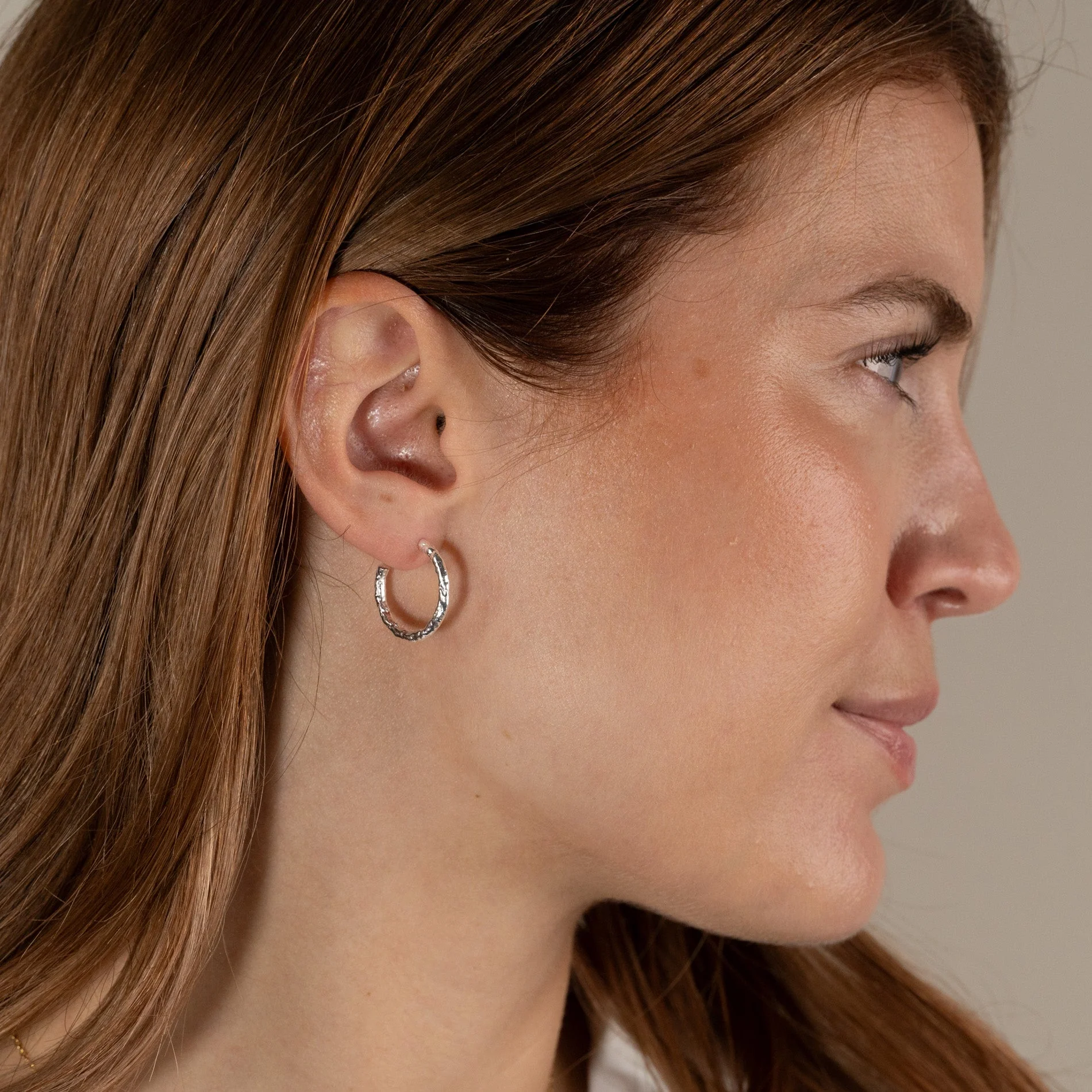 ELMA MEDIUM SILVER CREOL EARRING - Image 4