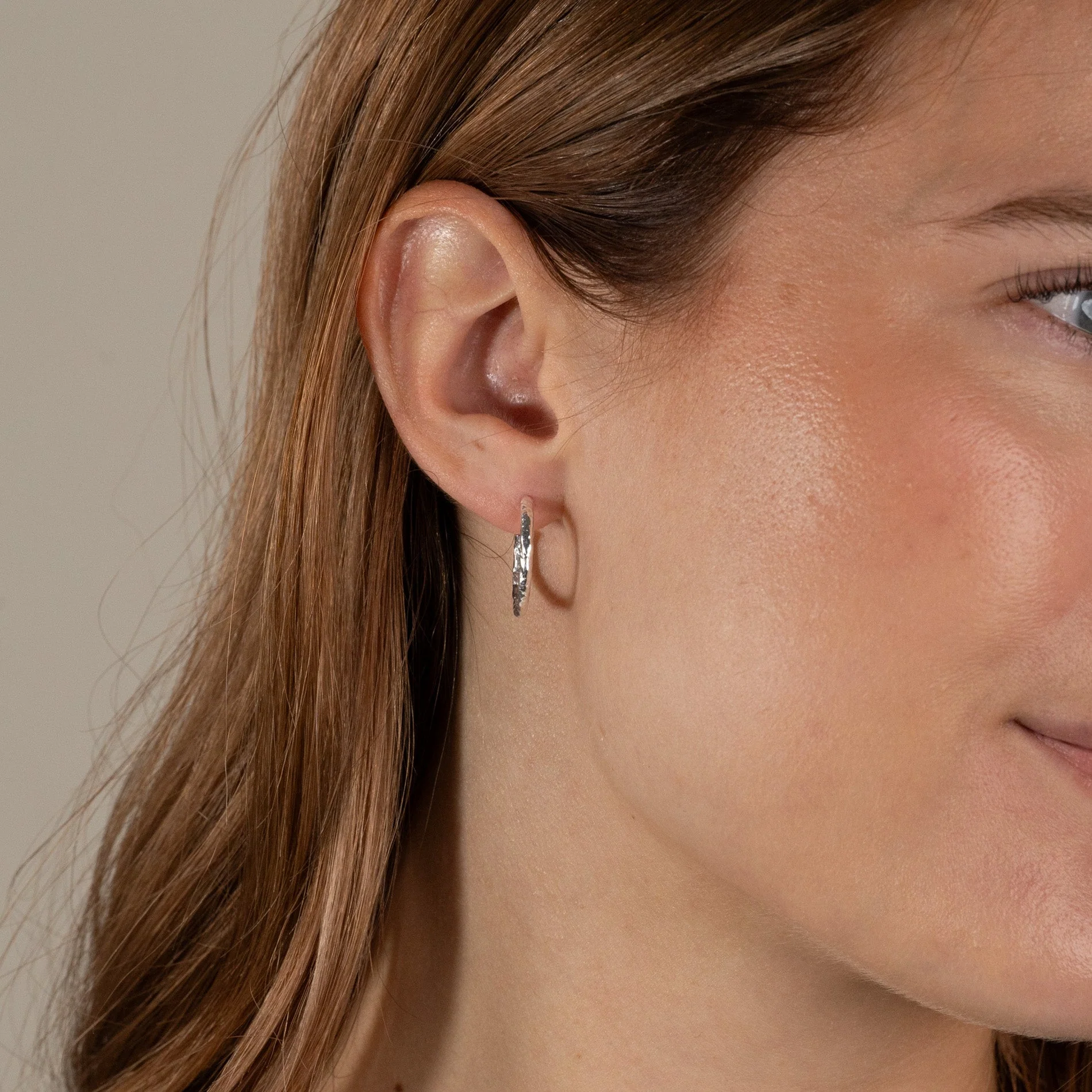 ELMA MEDIUM SILVER CREOL EARRING - Image 6