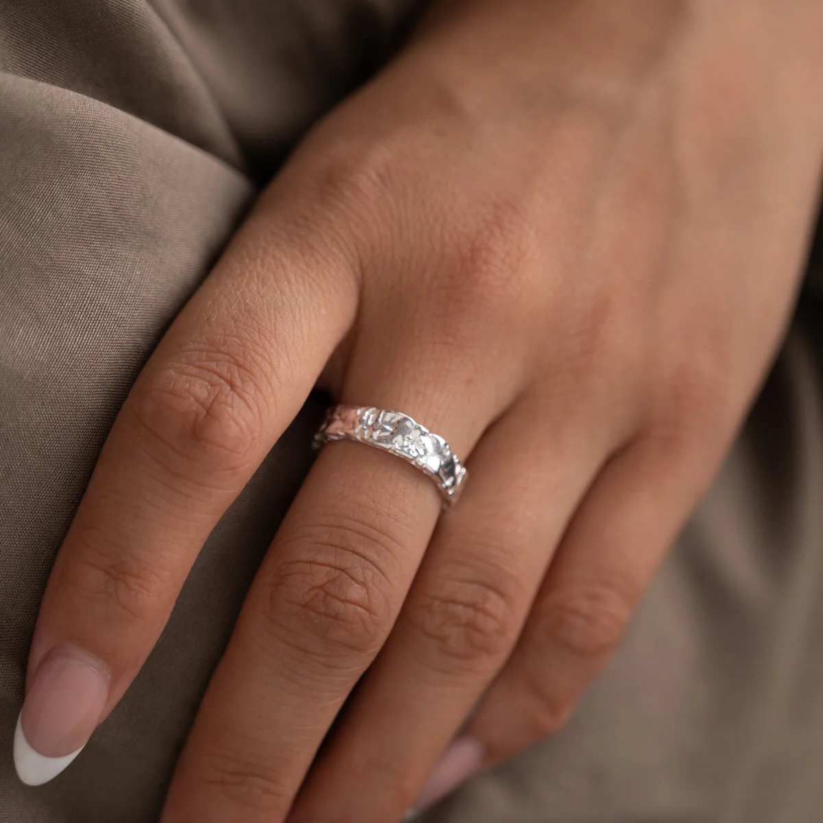 ELMA MEDIUM SILVER RING - Image 3