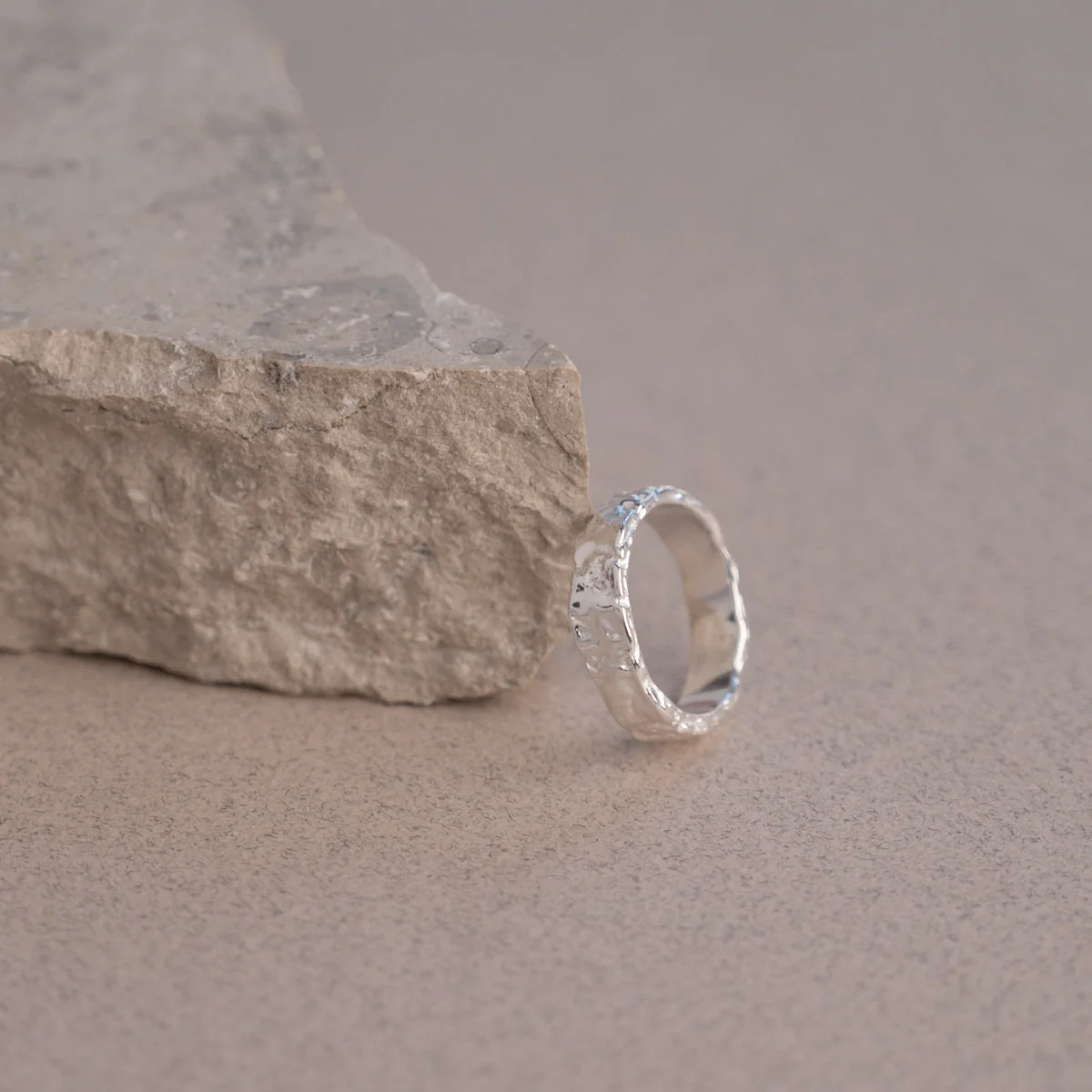 ELMA MEDIUM SILVER RING - Image 4