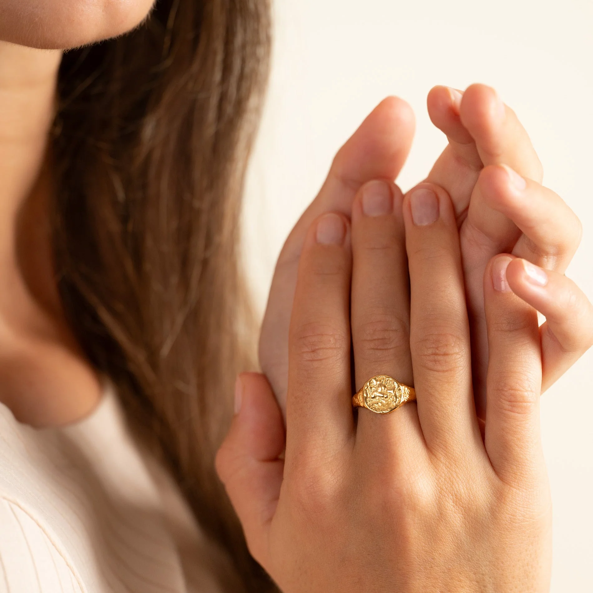 ELMA SIGNET GOLDEN RING - Image 4