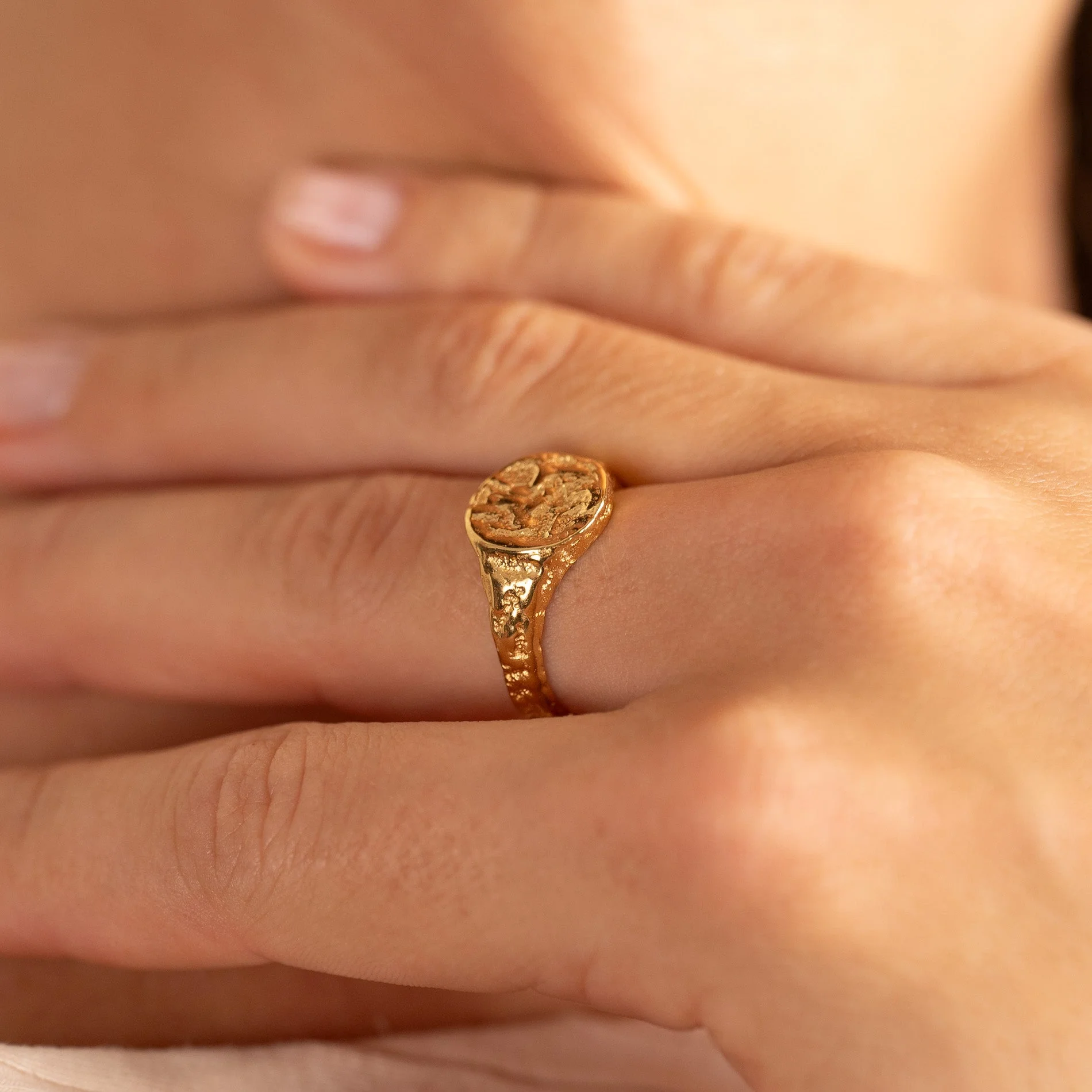 ELMA SIGNET GOLDEN RING - Image 5