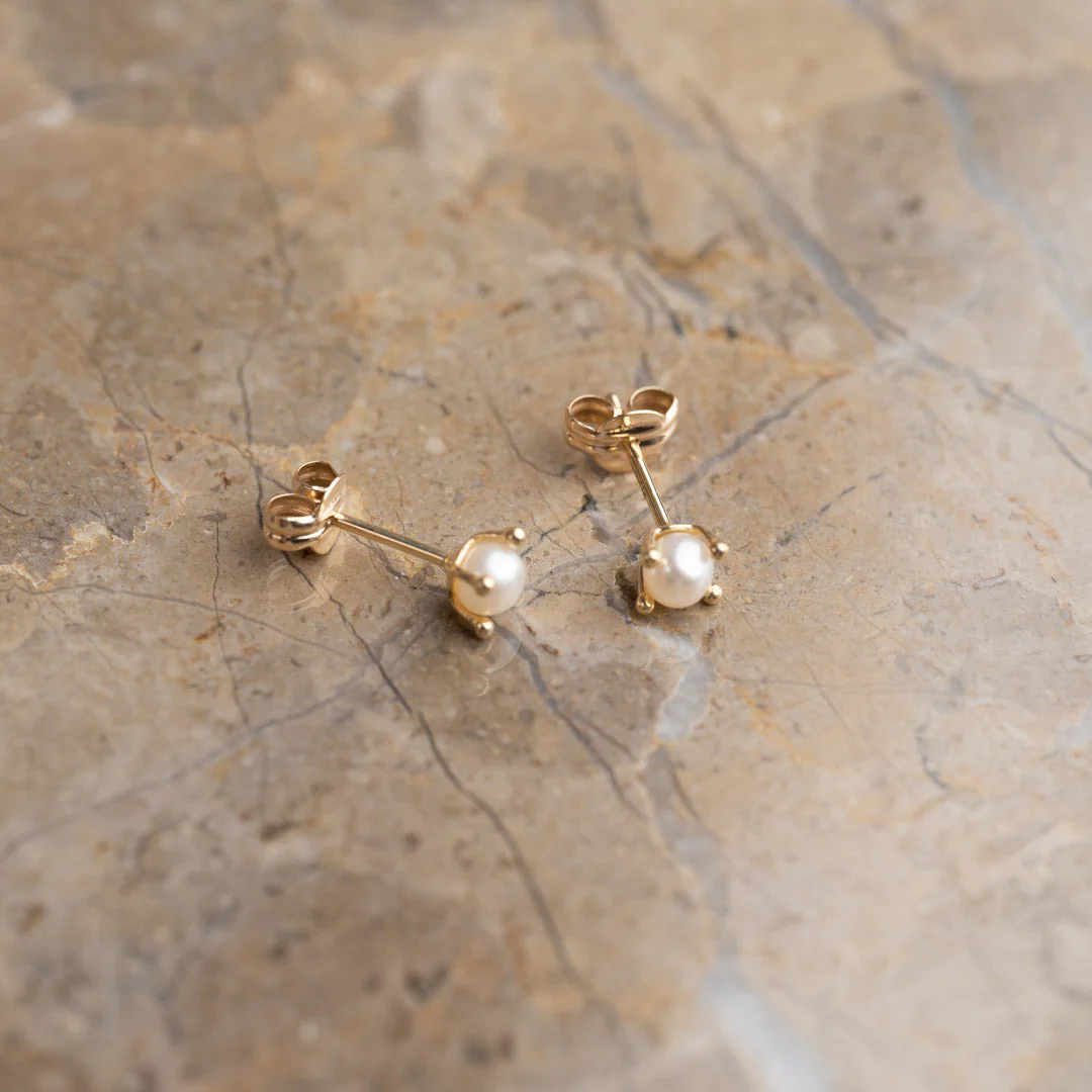 ELVIRA PEARL SOLID GOLD STUD EARRING - Image 3