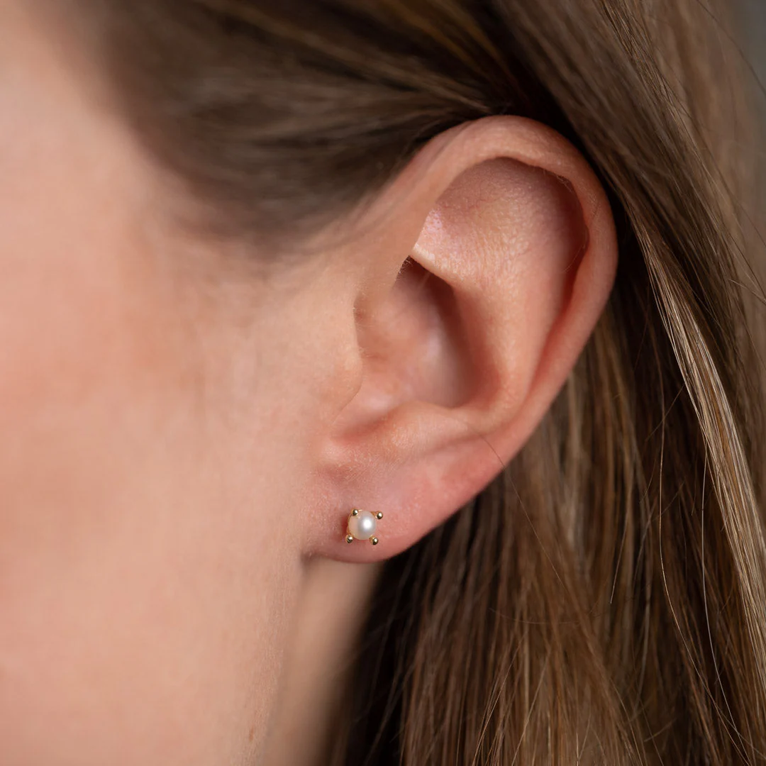 ELVIRA PEARL SOLID GOLD STUD EARRING - Image 4