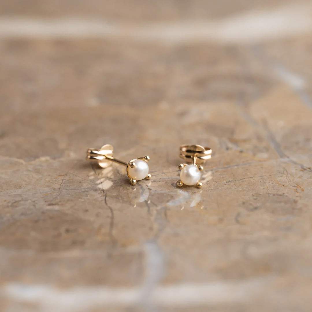 ELVIRA PEARL SOLID GOLD STUD EARRING - Image 5