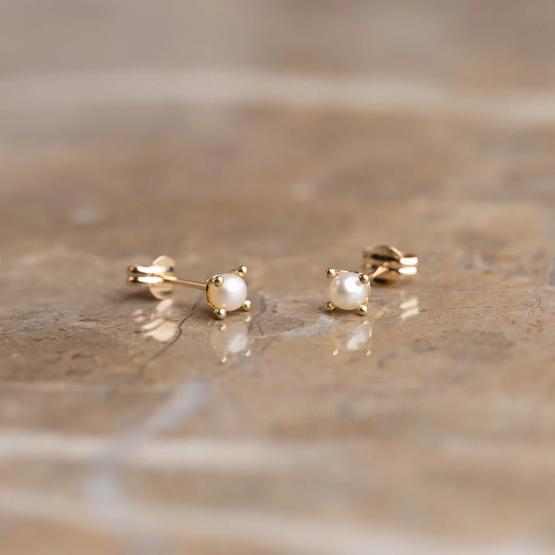 ELVIRA PEARL SOLID GOLD STUD EARRING - Image 7