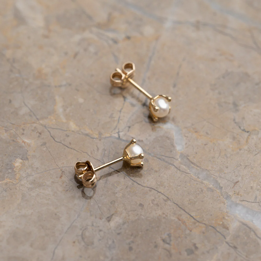 ELVIRA PEARL SOLID GOLD STUD EARRING - Image 9