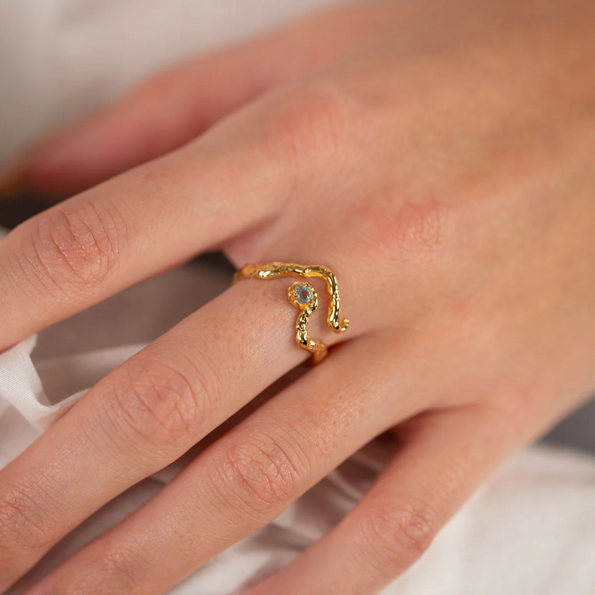 EMILIA BLUE TOPAZ GOLDEN RING - Image 2