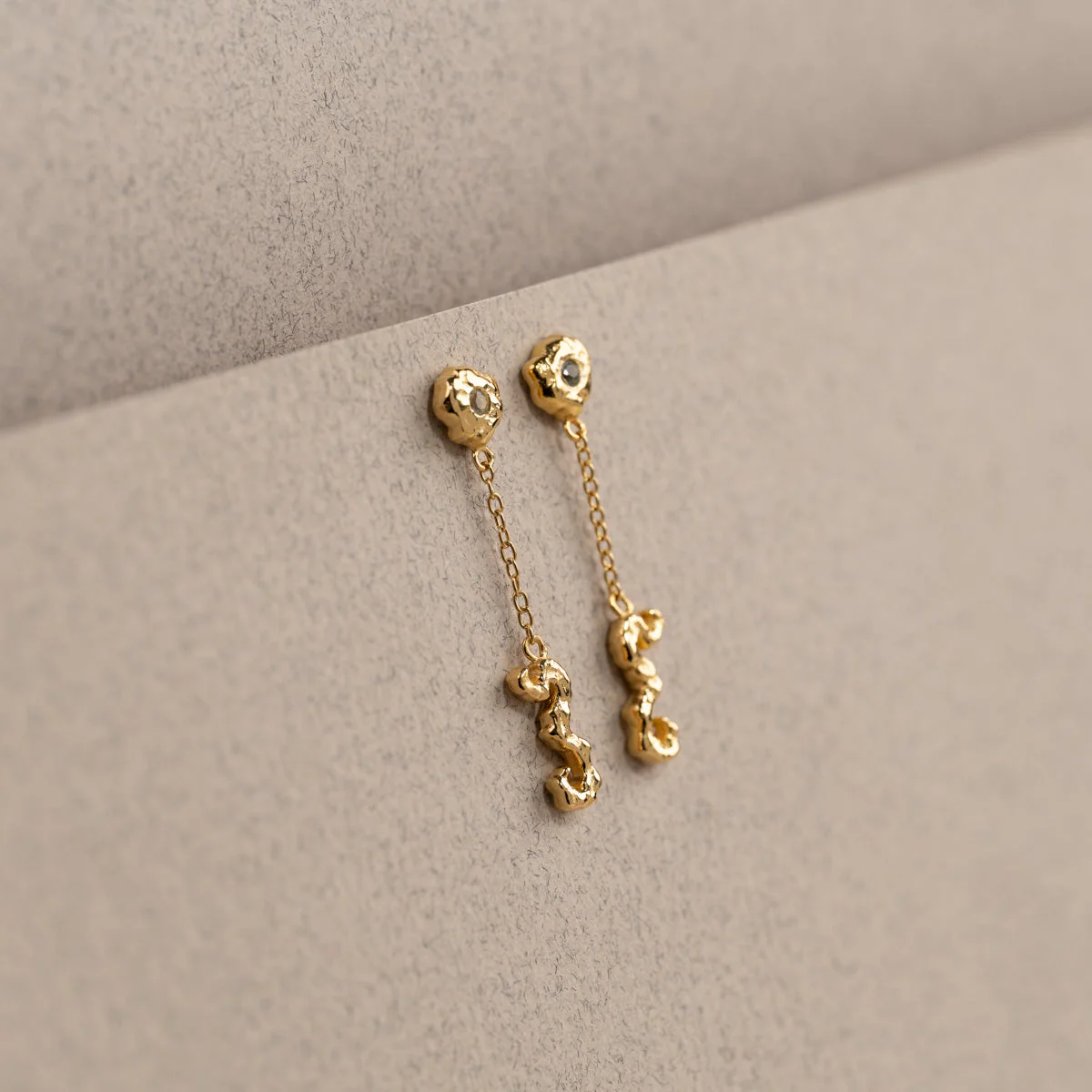 EMILIA MOONSTONE GOLDEN EARRING - Image 4