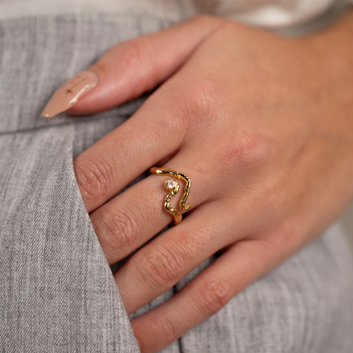EMILIA MOONSTONE GOLDEN RING - Image 2